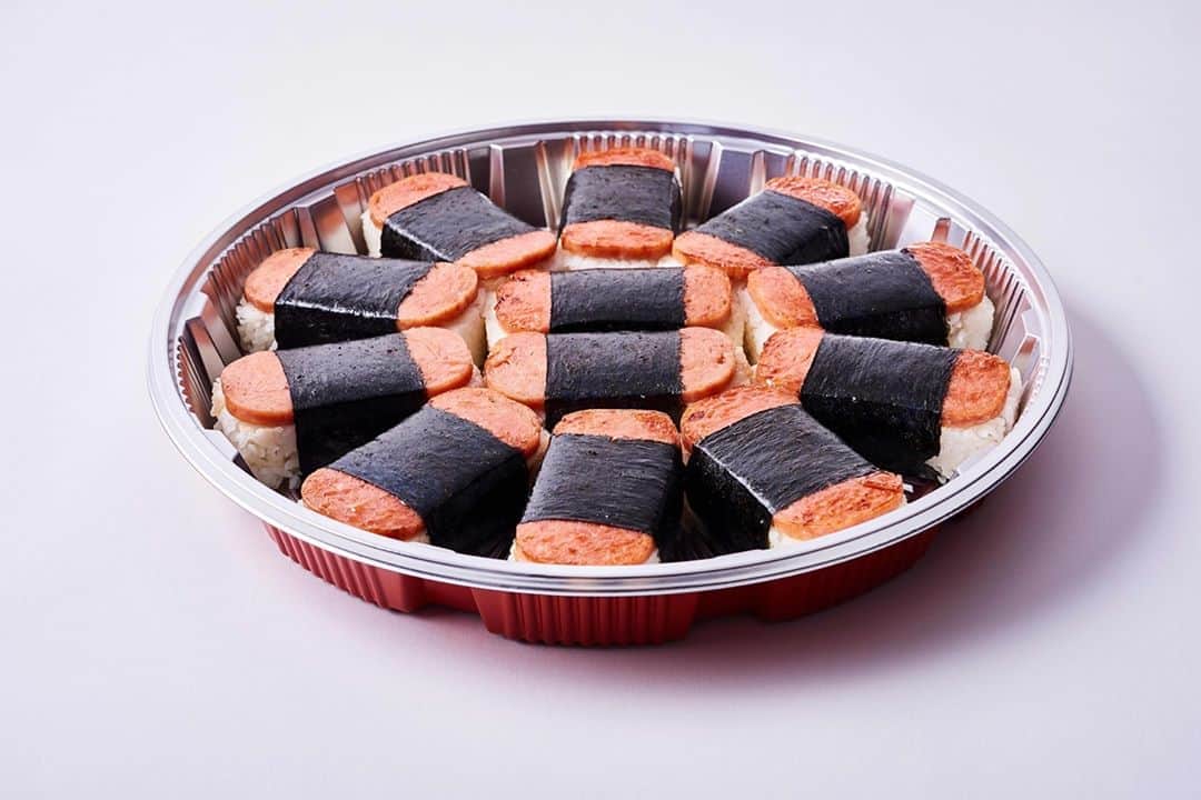 Zippy's Restaurantsのインスタグラム：「Sunday is a good excuse for a Spam Musubi Platter. Made fresh to order, pay ahead on Zippys.com or our mobile app for no-contact curbside pick-up!」