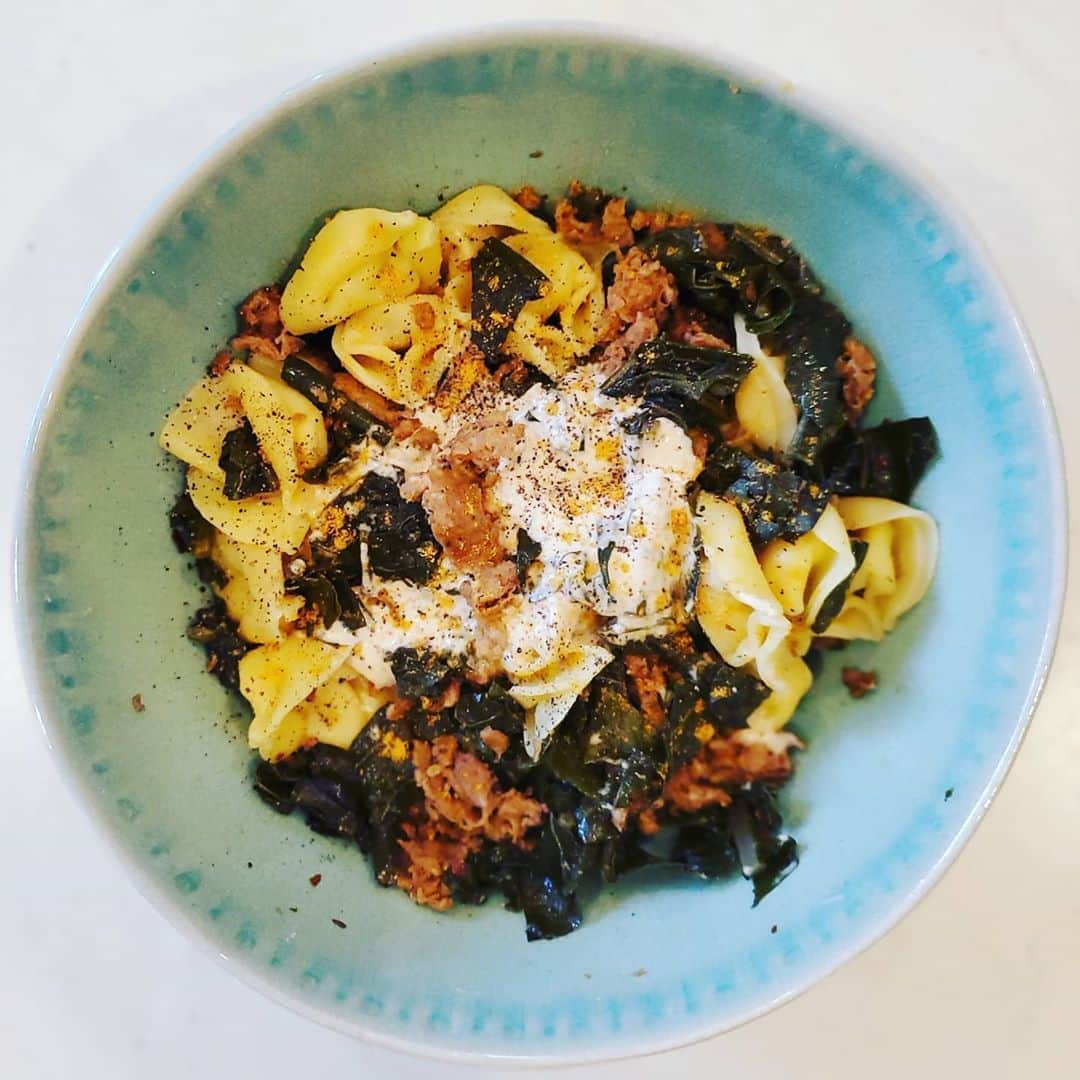 ガソリングラマーさんのインスタグラム写真 - (ガソリングラマーInstagram)「PLANT BASED KALE SAUSAGE QUESO ALMOND RICOTTA TORTELLINI PASTA 🍝🥬🌶🧀🧅🧄🌭 #GASOLINEKITCHEN  @kitehillfoods #almondcheese #ricotta #tortellini  @jrorganicsfarm #organic #lacinatokale  @beyondmeat #vegansausage #sausage #italiansausage @fabalishfoods #aquqfaba #queso #veganqueso  @mountainroseherbs black pepper smoked chili flakes kiawe smoked salt adobo seasoning  @seedranchflavor  spicy queso cheeze powder  #vegan #veganfood #whatveganseat #plantbased #vegetarian #VEGANGOOD #vegansofig #veganfoodie #foodie #plantbased #plantbasedfood #plantbasedfoodie #veganpasta @gasolineglamour #gasolineglamour  #jrorganicsfarm  @marketbox.sd  #marketboxsd  @gtfoitsvegan  #gtfoitsvegan #kitehillfoods  #beyondmeat」10月12日 5時19分 - gasolineglamour