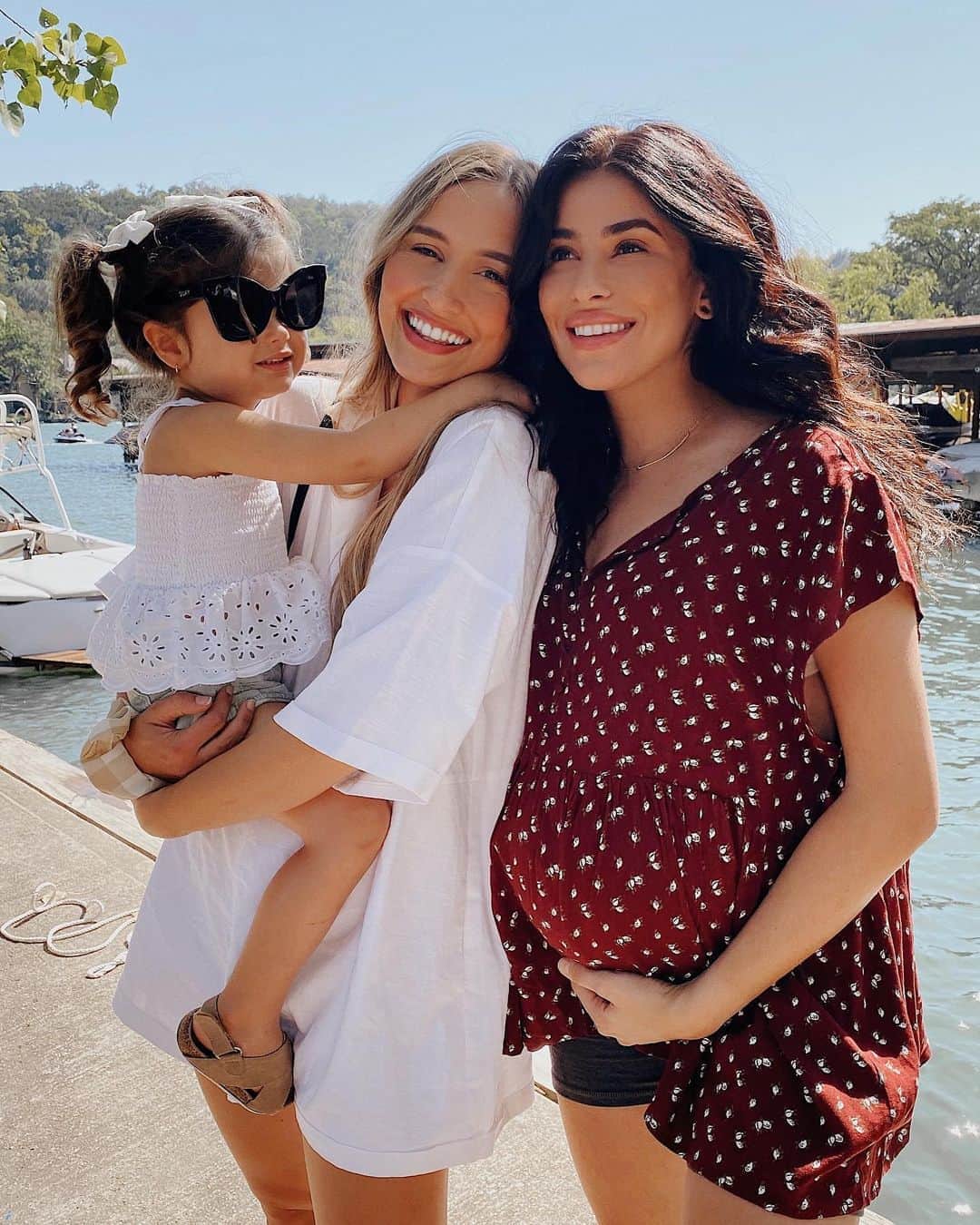 Sazan Hendrixさんのインスタグラム写真 - (Sazan HendrixInstagram)「Haven’t seen my sis @kristinjohns since her accident and she hasn’t seen me pregnant or since we left LA! Safe to say, I’m so grateful for this time we’re getting to spend together before baby 2 arrives & showing her around Austin (aka I want her to move here!!!)✨ Also how EXTRA is my daughter in this photo? 🤣#familytime #happyweekend #girltime #thirdtrimester」10月12日 5時37分 - sazan