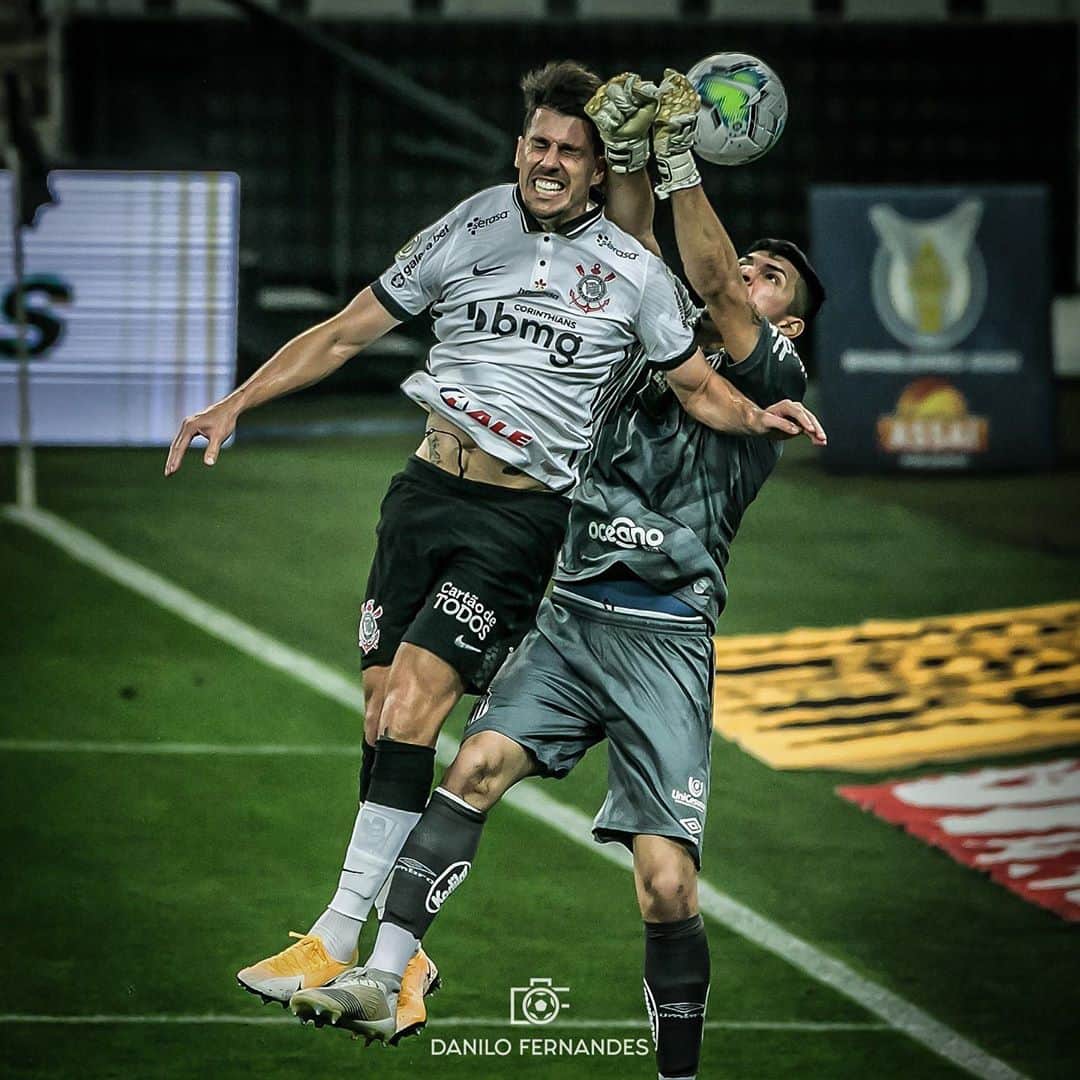 ダニーロ・フェルナンド・アベラールのインスタグラム：「Sempre acreditar, nunca desistir 🙏💪🏽 👊🏽 Foto : Danilo Fernandes」