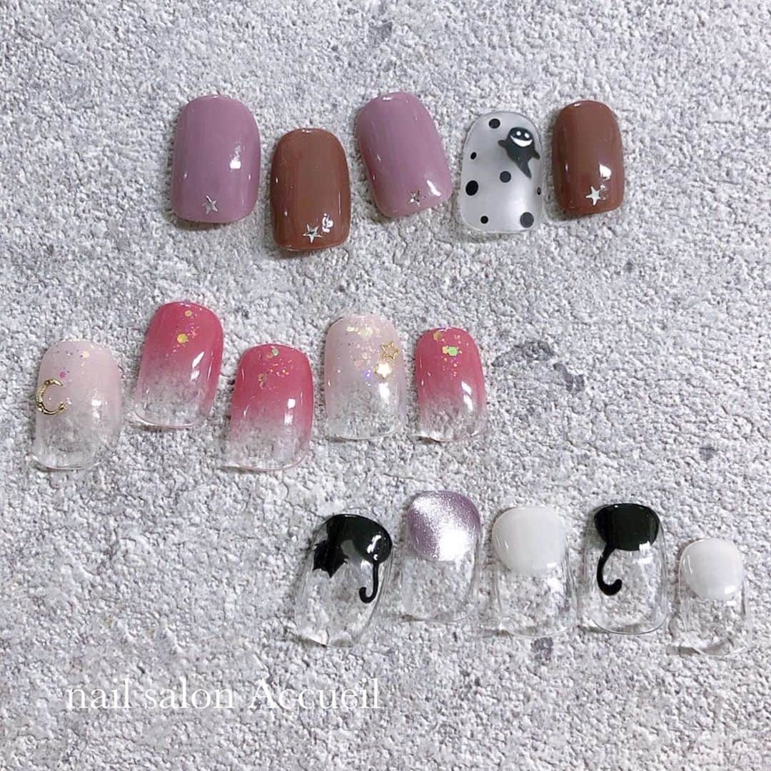 愛内みさのインスタグラム：「ちょっと大人のHalloween nail 👻 ・ ୨୧┈┈┈┈┈┈┈┈┈┈┈┈  表参道徒歩5分のネイルサロン Accueil unautre ・ ◼︎平日　11:00〜21:00 ◼︎土日祝　11:00〜19:00 ・ ▫︎パラジェル追加料金なし ▫︎ 大人可愛いネイルサンプル700種以上！ ▫︎ カラーは300色以上からお選びいただけます。 ・ ・ ◇平日11:00〜16:00受付のみ、 ネイルモデル募集しています❁ 詳細はDMからお問い合わせください⭐︎ デザインは当日にこちらからご用意したサンプルから選んでいただきます。 ・ ・ 《コロナウイルス対策》﻿ ▫︎医療機関用空間除菌機器の設置﻿ ▫︎お客様、スタッフのマスク着用徹底 ▫︎スニーズガードの設置による飛沫感染防止﻿ ▫︎施術毎の手洗い、手指消毒、使用器具消毒の徹底﻿ ・ ・ #ハロウィンネイル #表参道ネイル #秋ネイル」