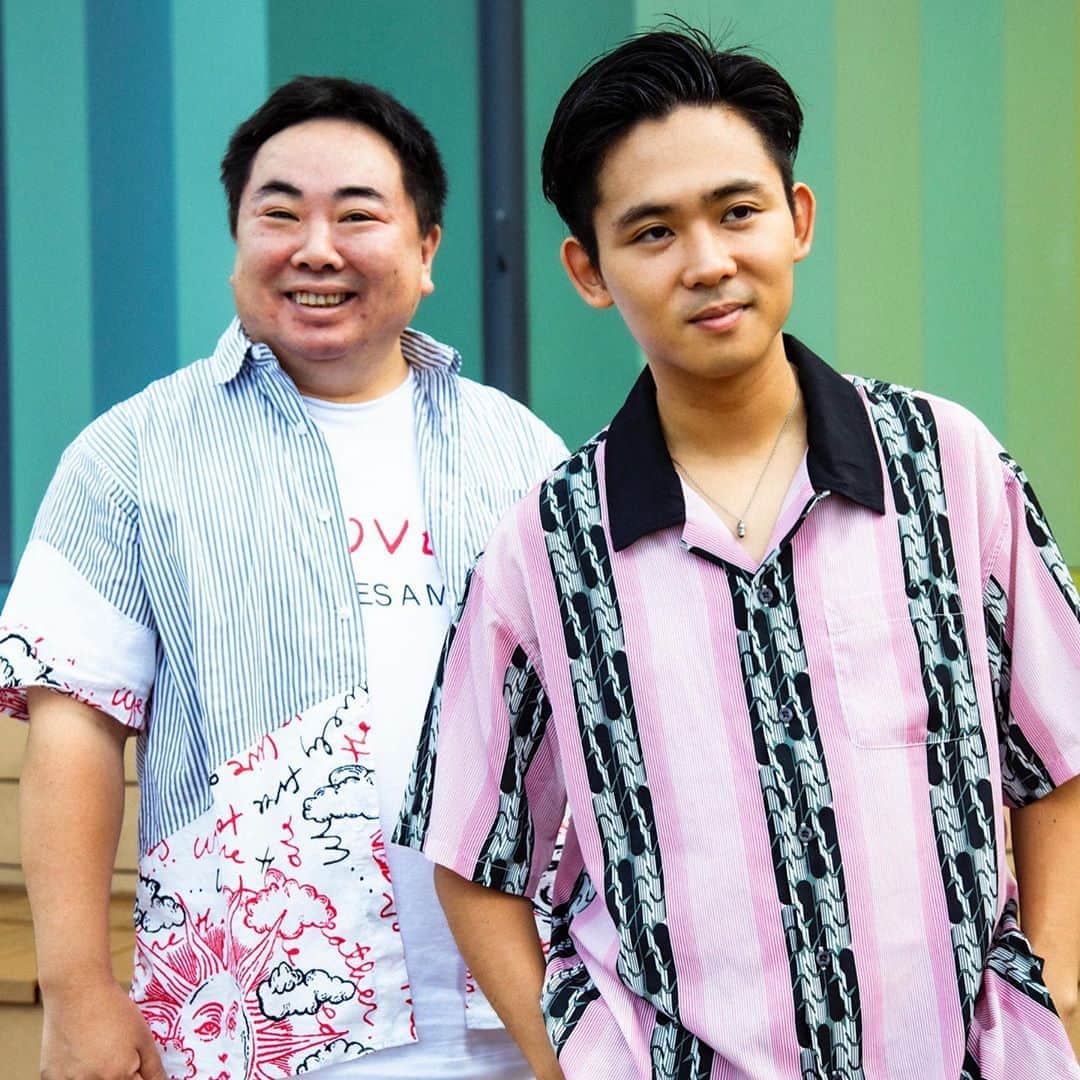 オカモトレイジのインスタグラム：「塚地さんとセブチ対談しました！ 2人でハート作るのむずかったな〜🤣💦 @sixtymagazine_60」