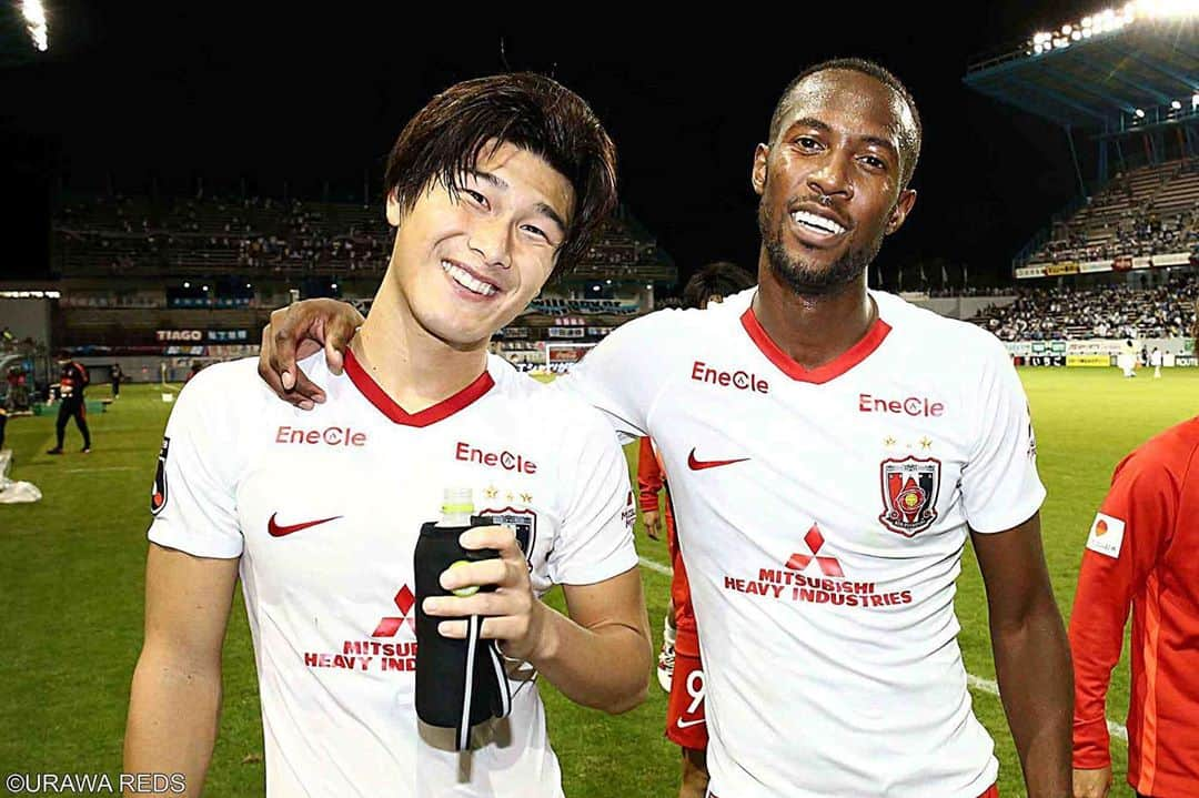 クエンテン・マルティノスのインスタグラム：「With my bro hashimoto @hashioka0517  Let’s have a good recovery for the next game on Wednesday 💪🏾 - #soccer #skills #dribble #ydk #assist」