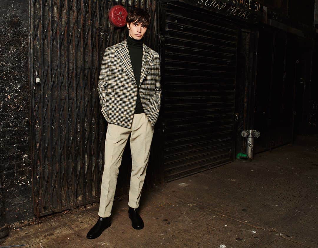 ボリオリさんのインスタグラム写真 - (ボリオリInstagram)「Boglioli FW20 Campaign, New York⁣ Photographer: @evanleestudio⁣ Model: @liamjohnlittle⁣ ⁣ ⁣ #Boglioli #craftsmanship #softtailoring #garmentdye #unlined #destructured #newyork #velvetunderground #fw20 #fashion #style #graffiti #rocknroll #campaign」10月11日 21時30分 - boglioliofficial
