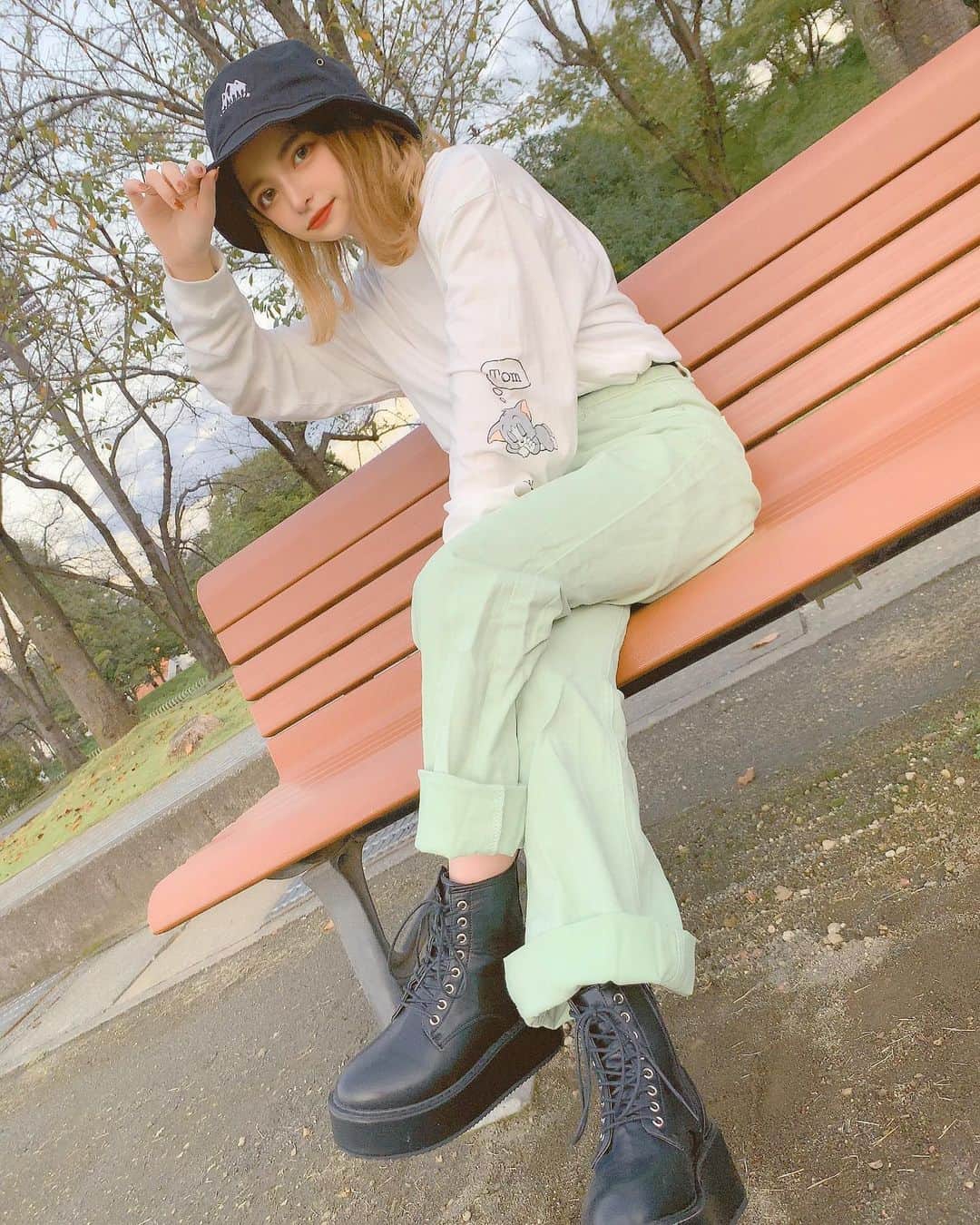 のインスタグラム：「・ ・ カラーパンツ💚👖 @_ruruofficial_  ・ #カラーパンツ#コーデ」
