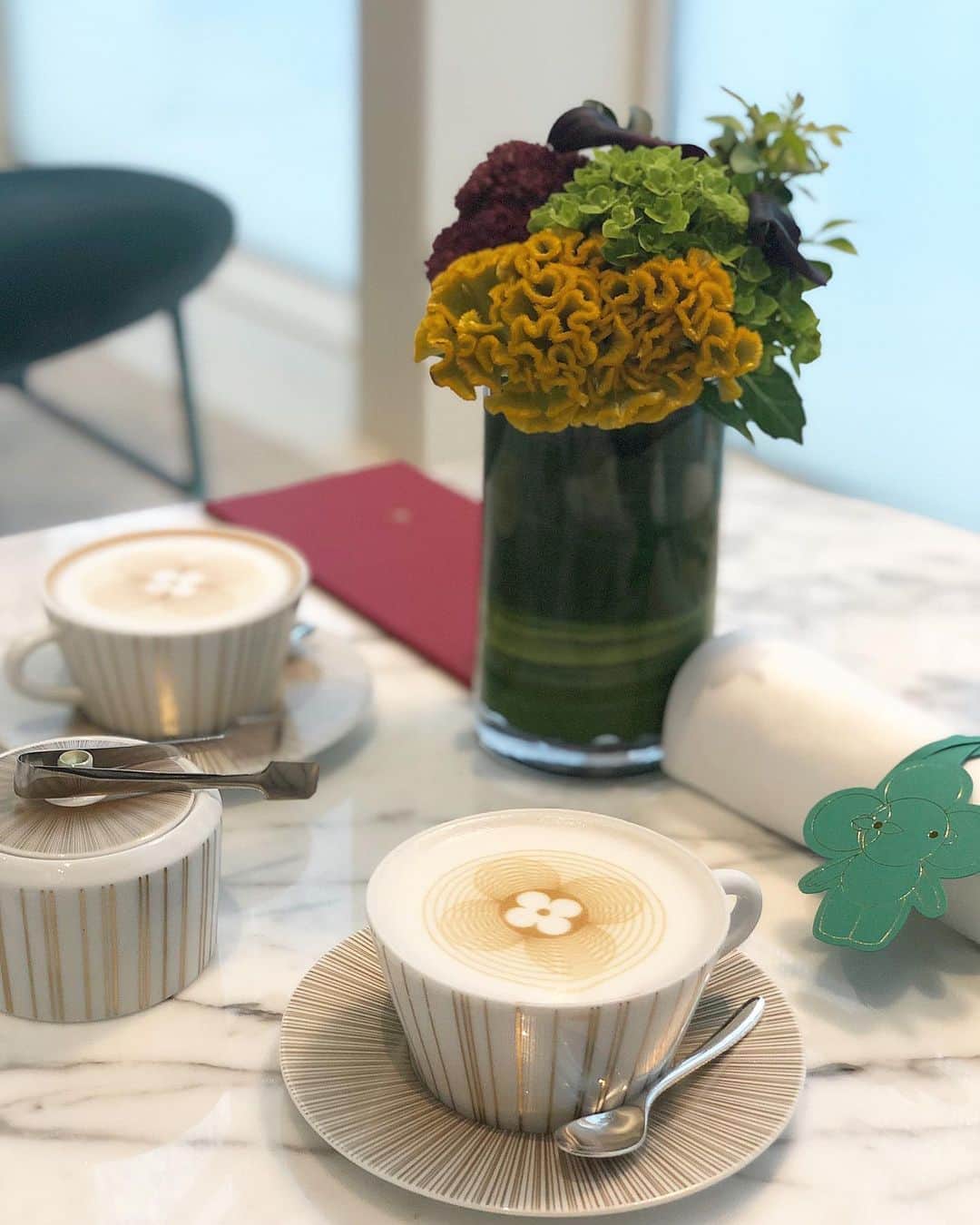藤川沙弥さんのインスタグラム写真 - (藤川沙弥Instagram)「𝑳𝑽 𝒄𝒂𝒇𝒆 🎠💠 latte artが繊細でかわいすぎ☕️🥺💭」10月11日 21時35分 - s_a_y_a_p_i