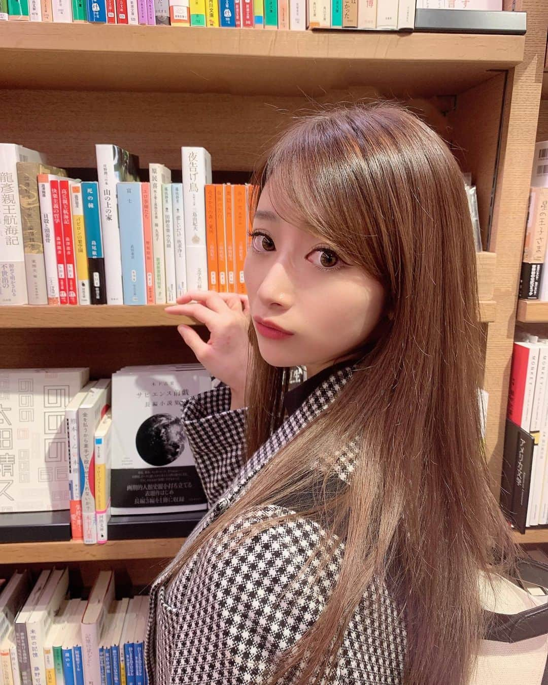 児玉菜々子さんのインスタグラム写真 - (児玉菜々子Instagram)「本屋day📚  大好きな本屋さんで久々ゆっくり過ごせた🥰  また新しく純文学よみたいなぁ🐶📚  #本屋 #京都 #tsutaya  #本 #読書の秋 #instagram #followme #instalike  #instagood」10月11日 21時36分 - nanaco.conana