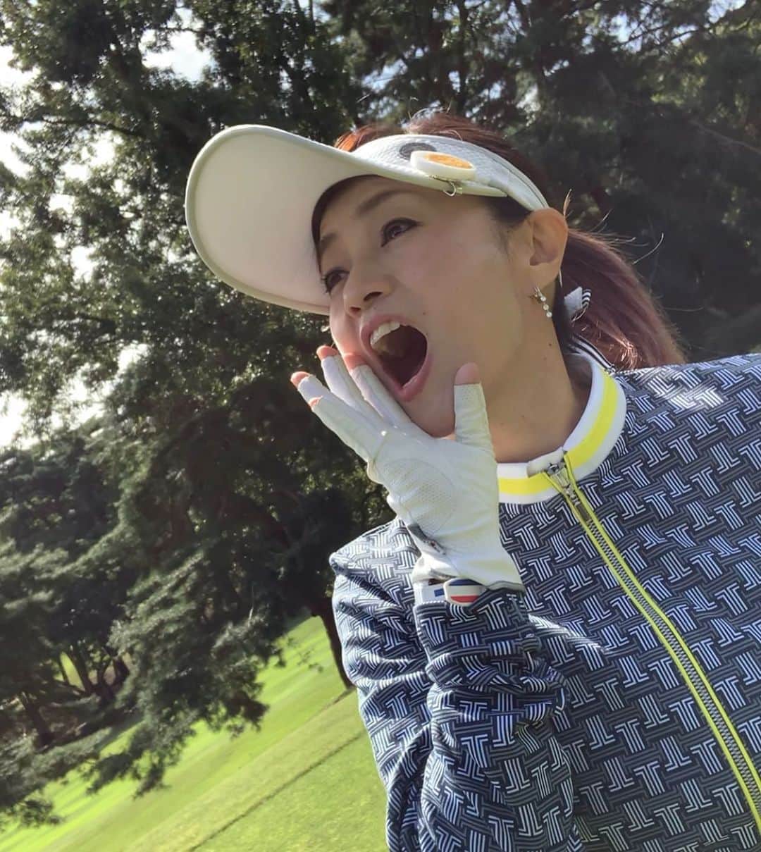 橋本志穂さんのインスタグラム写真 - (橋本志穂Instagram)「おーい！だれかーー  ８人誘った。 明日のゴルフ。 東京クラシックなんだけどなー。 でも流石に 今日の明日だし。  私も「どなたか誘っていいですよ」と7時くらいに聞いたから〜 焦る💦」10月11日 21時47分 - shihohashimoto3