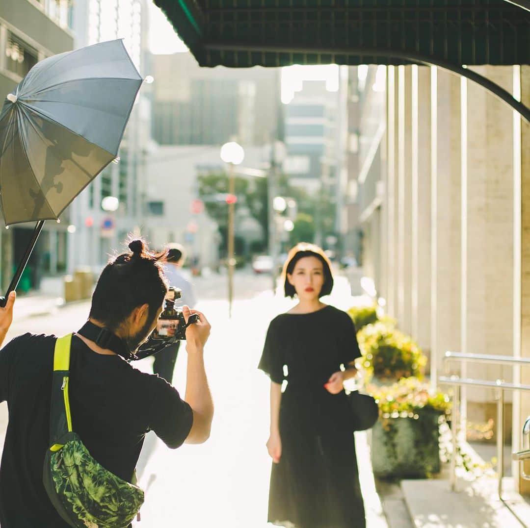 RIKAPEPEのインスタグラム：「夏の日差しが恋しいです。  10月に東京に行きます。会いたい人は沢山いるけど、一泊なので会えるかなぁ💌  季節の変わり目、温かくお過ごしください🧶🧸  #生存確認  #秋ですね #神戸 #三ノ宮  #ビルヂング 沢山あります。らぶ。」