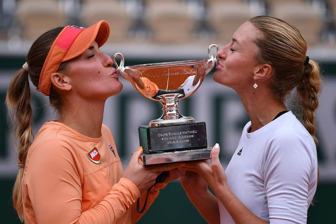 WTA（女子テニス協会）さんのインスタグラム写真 - (WTA（女子テニス協会）Instagram)「😚🏆🏆 They meet again😚🏆🏆 ⁣ ⁣ @kristinamladenovic93 @timeababos  #RolandGarros」10月11日 21時53分 - wta