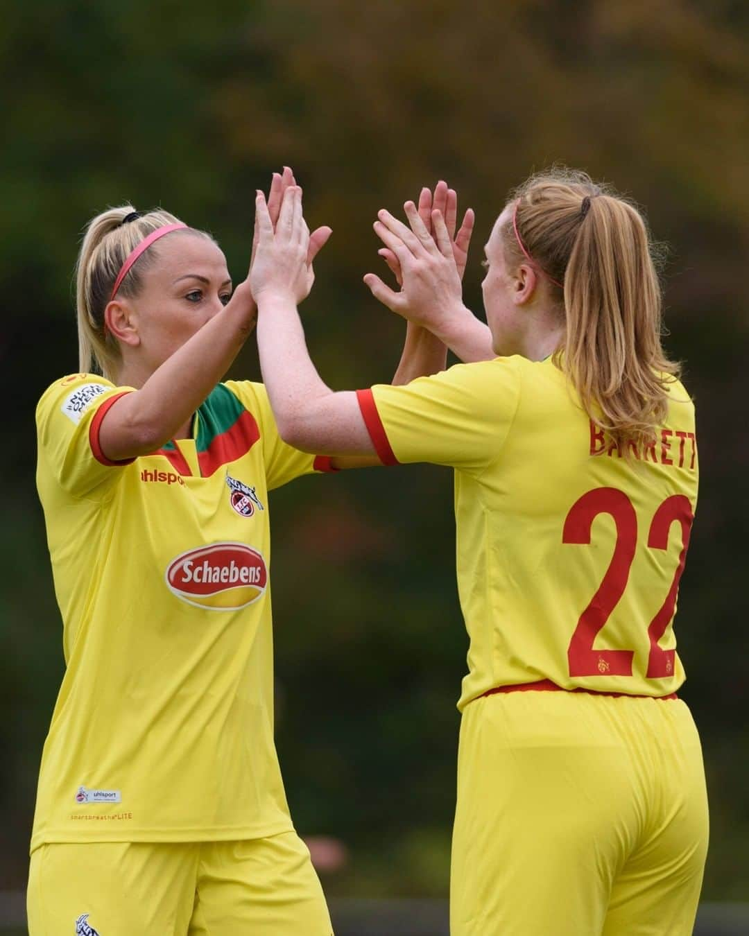 1.FCケルンさんのインスタグラム写真 - (1.FCケルンInstagram)「Zwei Siege in zwei Spielen 💪  Die #effzeh-Frauen haben gegen Bayern II mit 3:1 gewonnen. Die Tore erzielten @amberbarrett9, @mandy_islacker und @eunicebeckmann! 🔴⚪」10月11日 21時56分 - fckoeln