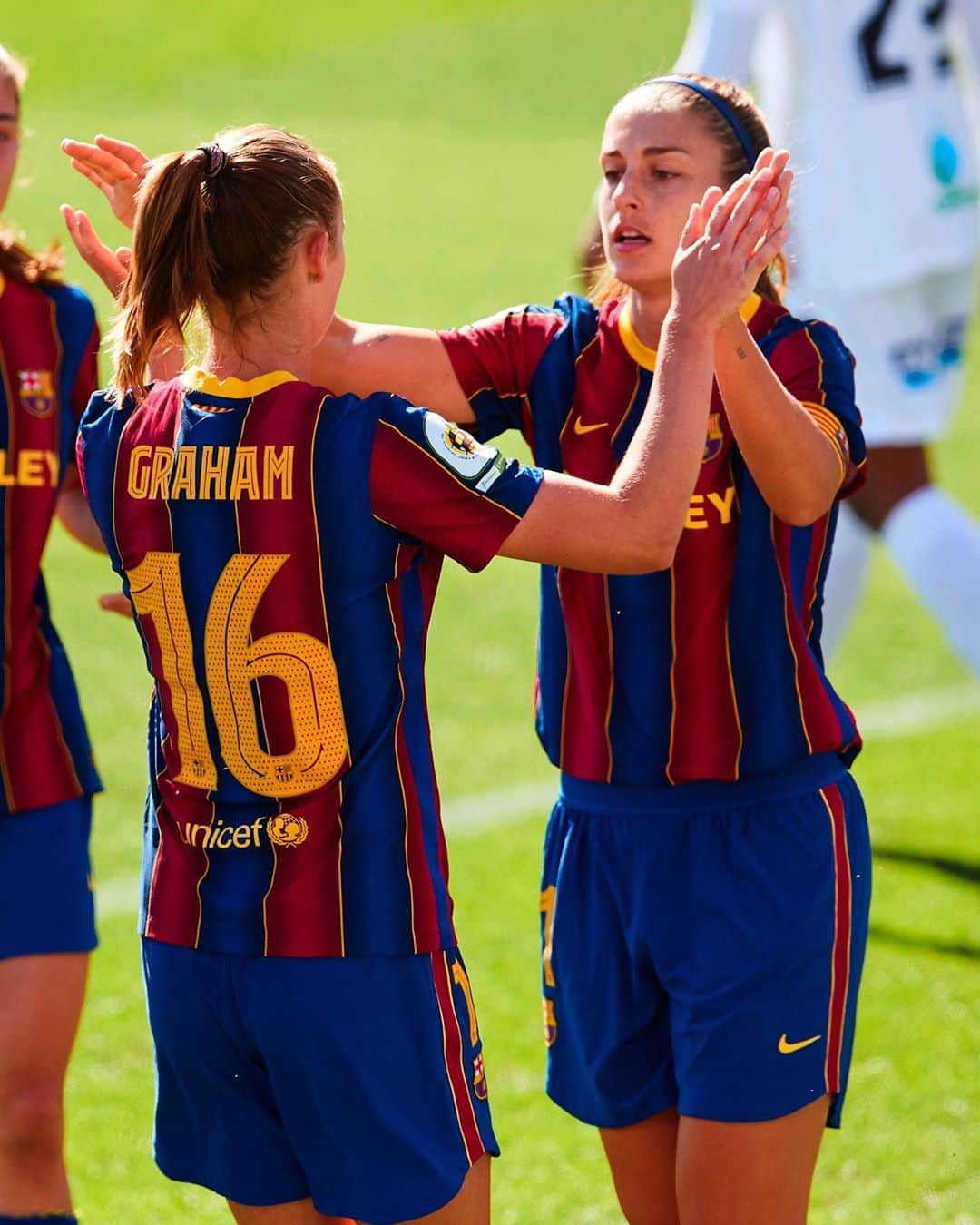 LFPさんのインスタグラム写真 - (LFPInstagram)「🔥 They are ON FIRE! 🔥  Este @fcbfemeni ARROLLA. 💥  #Barça #Football #Goals #Alexia #Graham」10月11日 22時00分 - laliga