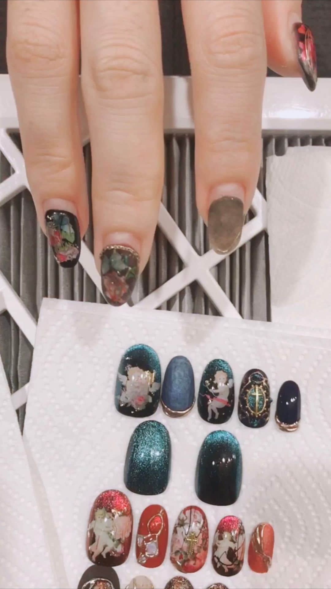 なかやまちえこのインスタグラム：「サロンワークスタイル・インスタライブLOG①⠀ ⠀ ジェルオフからベースジェルまで！⠀ ②へ続きます。⠀ ⠀ ハンドモデルは @swallonnail_rentan です。⠀ ⠀  Salon Work Style Instagram Live LOG ①⠀⠀  ⠀  From remove gel to base gel! ⠀  Continue to ②. ⠀  ⠀ @pregelofficial @bettygel_official @preanfaofficial ⠀ #nail #nails #nailart #ネイル #美甲 #ネイルアート  #japanesenailart #manucure #japanesenails #manicurist #gelnails #أظافر #네일아트 #미용 #vẽmóng #ngườiđẹp  #เพ้นท์เล็บ #искусствоногтя #artedeuñas #เพ้นท์เล็บเจล #ジェルネイルデザイン #ネイルデザイン #senikuku #nagelkunst #ジェルオフ #ネイルマシン #removegel」