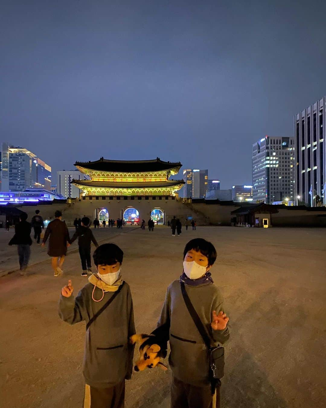 パク・ウネさんのインスタグラム写真 - (パク・ウネInstagram)「바깥세상과 너무 달라서 너무나 아름다운 세상을 보고 온 느낌 .. #경복궁야간개장 ..」10月11日 22時03分 - eunhye.p