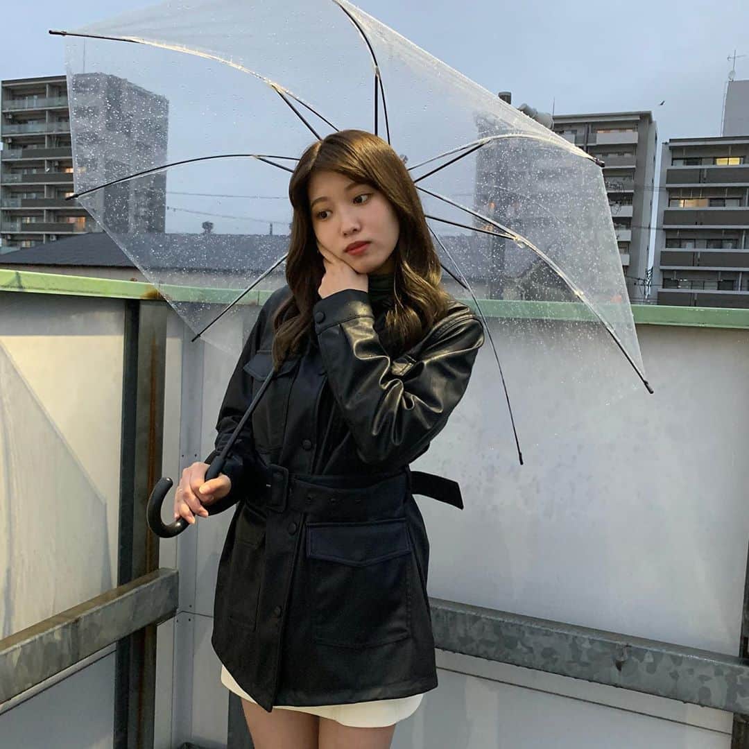 古田愛理さんのインスタグラム写真 - (古田愛理Instagram)「雨の日 オールH&Mコーデ& この日ブーツもスカートもレザーだったので雨の日コーデ☔️」10月11日 22時05分 - airi_furuta