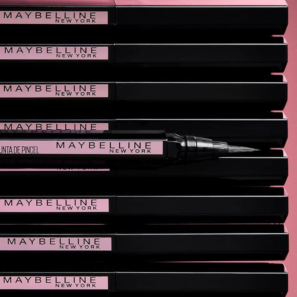 Maybelline New Yorkさんのインスタグラム写真 - (Maybelline New YorkInstagram)「This liner is a GAME CHANGER.🙌 If you struggle with getting that wing(or just liner in general🙄), our #hypereasy liner is perfect for you! The flexible brush tip hugs your lid & doesn’t skip. Tap to shop!」10月11日 22時09分 - maybelline