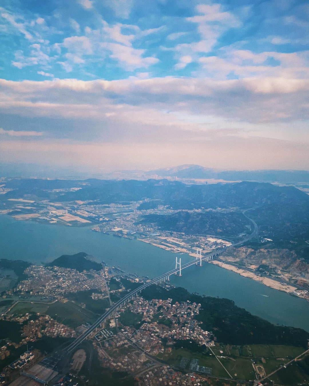 リウ・ウェンのインスタグラム：「#WenInFlight」