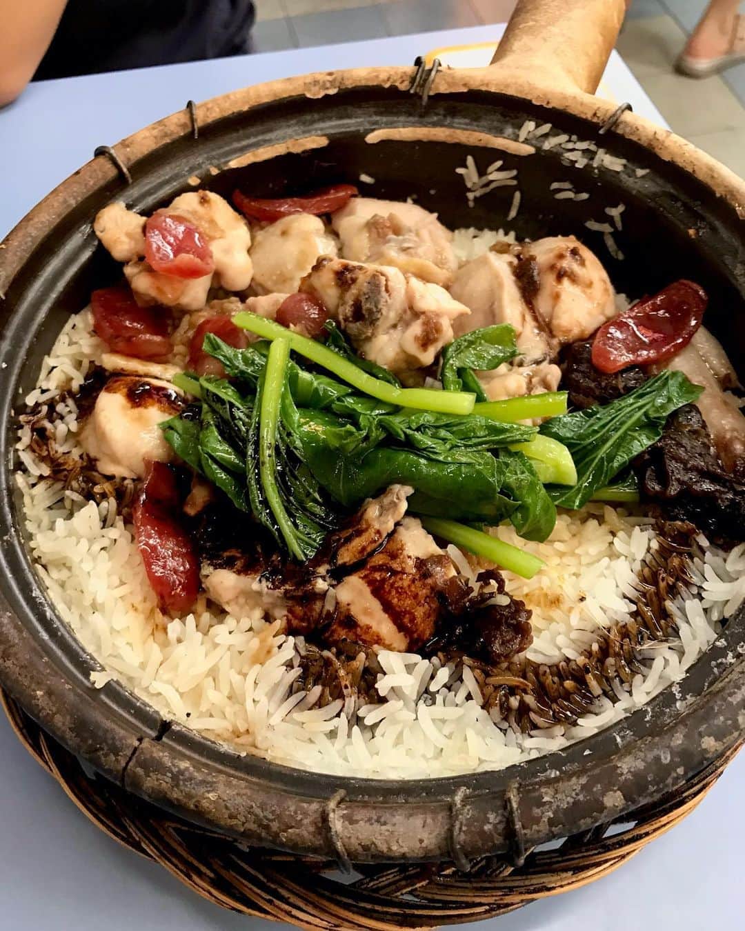 Li Tian の雑貨屋さんのインスタグラム写真 - (Li Tian の雑貨屋Instagram)「Another claypot rice off from the list.  Portion was huge and the chicken was flavorful but thought it fell short of the smoky heat and aroma.  Glad we didn’t have to queue and wait as we called to order in advance.」10月11日 22時17分 - dairyandcream