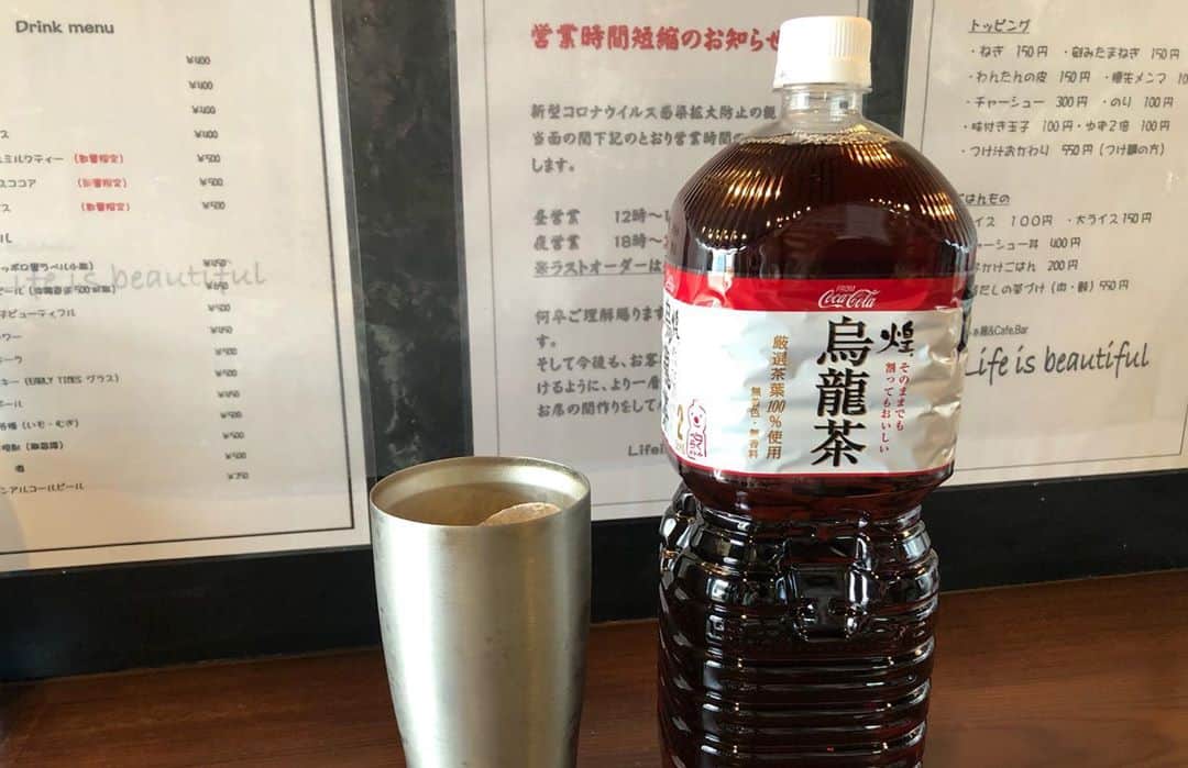 三宅智子さんのインスタグラム写真 - (三宅智子Instagram)「先日、食べに行った埼玉県草加市新田駅から徒歩15分くらいの所にあるらぁ麺＆cafe'bar『Life is beautiful』さんの旨味醤油つけ麺ゆず風味10玉！  本日、YouTubeに動画公開しました！  皆様、是非ご覧下さい！  #lifeisbeautiful #つけ麺 #ゆず風味つけ麺 #醤油つけ麺 #ケツメイシ #草加市新田 #youtube #三宅智子の大食いtv #動画公開中」10月11日 22時18分 - tomoko1121m