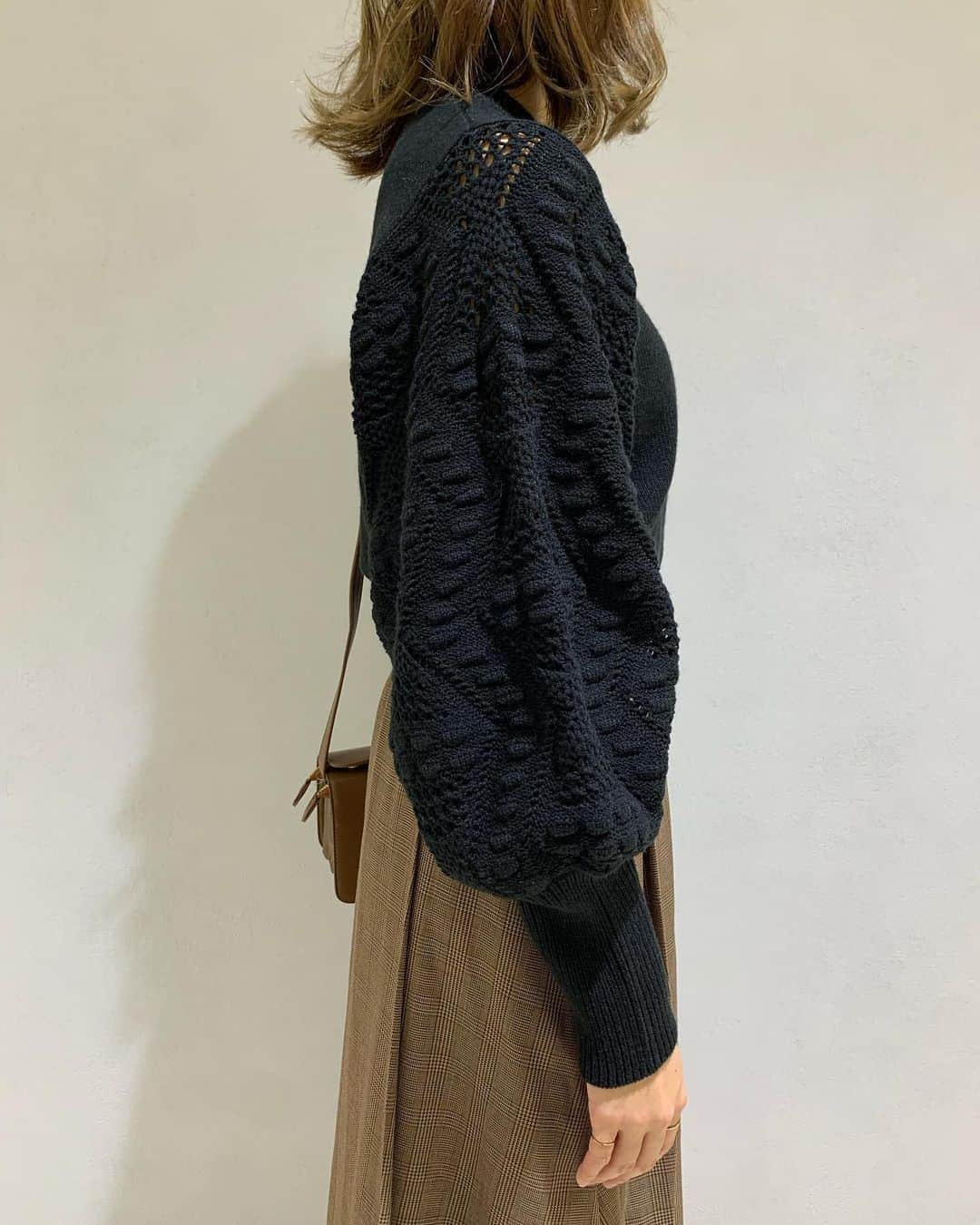 SM2olohuone LUMINE立川店さんのインスタグラム写真 - (SM2olohuone LUMINE立川店Instagram)「⠀ ⠀ 柔らかな質感がフェミニンな魅力を 引き立てるプルオーバー。 ボリューム感のある袖で スタイリングに新鮮なバランスが生まれます。 透かし編みのデザインがインパクト抜群◎ 大人気のアシンメトリーな表情を 見せるサイドプリーツを合わせて♡  ⠀ ⠀ ⠀ 【 Te chichi 】 Knit ¥6.600 skirt ¥7.700 bag ¥7.150 boots ¥9.350 / すべて　tax lnc.⠀ 身長:162㎝ ⠀ ⠀ ⠀ ⠀ ⠀ ⠀  @techichi_official  🎁プレゼントキャンペーン🎁﻿ 10/8（木）~10/21（水）﻿ ﻿ 期間中、宮田 聡子さん着用3コーデ（小物除く）を各1名様、合計3名様にプレゼント！﻿ 公式インスタグラム（@techichi_official）をフォロー+該当投稿にいいね♥でご応募完了！﻿  ぜひ @techichi_official を フォローしてプレゼントに 応募してください‼︎  #2020#ladychic#Autumn#lumine#tachikawa#fashion#classic#samansamos2#lumine#tachikawa#fashion#techichi#feminine#fashion#life#staffsnap#秋#ルミネ立川#サマンサモスモス#テチチ#クラシック#通勤着#フェミニン#ルノンキュール#テチチクラシック#おしゃれ#クラシカル#レトロ」10月11日 22時20分 - sm2olohuone_lumine
