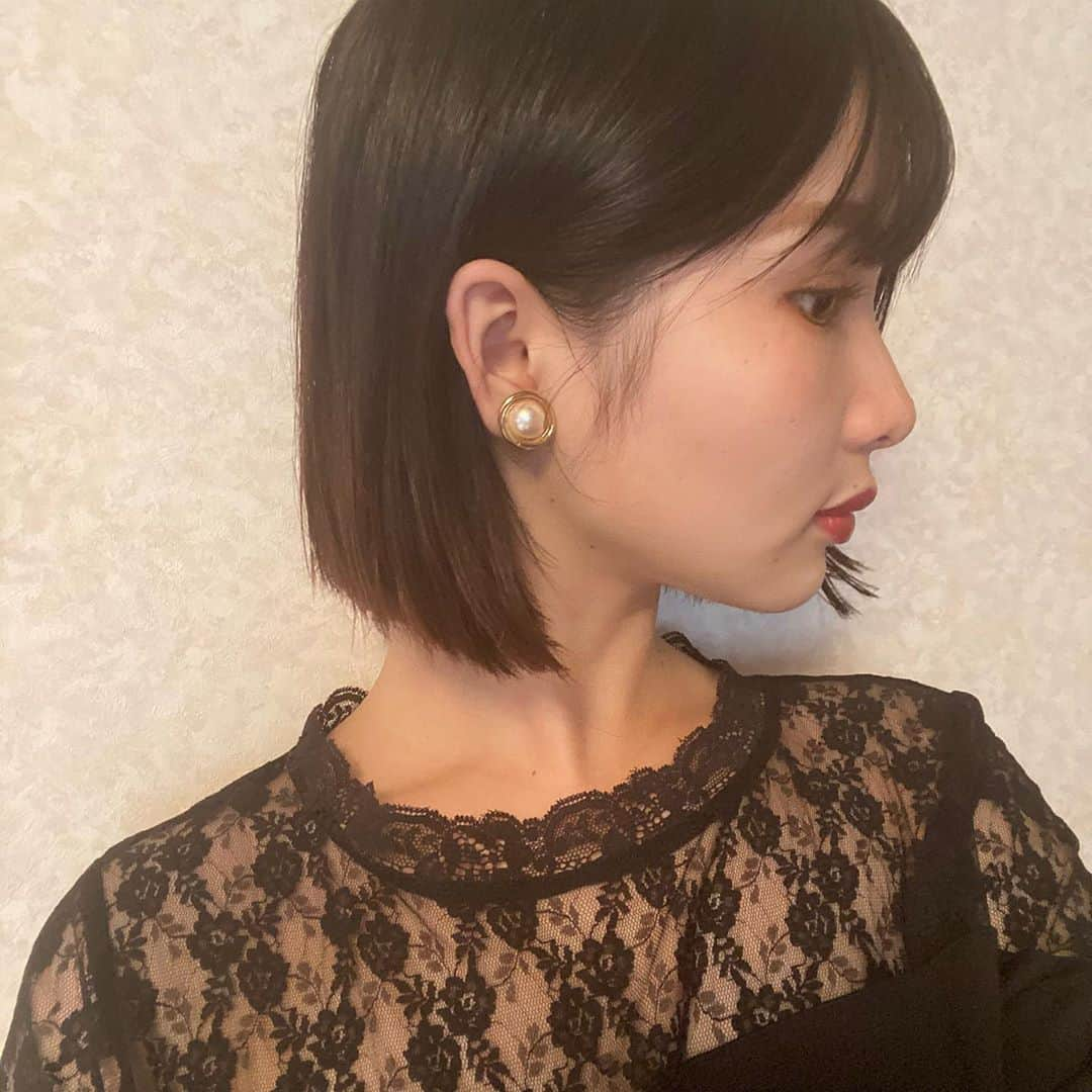 志茂彩奈さんのインスタグラム写真 - (志茂彩奈Instagram)「いきなりどデカな自撮りと共に みなさんこんばんは〜！🕺  昨日は私の強敵である毛量を少なくするために 美容院に行ってきました🏃‍♀️💨  以前は伸ばすと宣言したのですが、、ごめんなさいまた 勢いで切ってしまいました😭 でもこの髪型とても気に入りました！ 卒業式までにはロングになりたいので今回で 最後のカットです🥰笑  ロングがよかったと思っている方！ 「なんで切ったん？！」 「ロングの方が絶対よかった！」 は禁句でお願い致します☺️笑  本日もたくさんの　#しもぽち　ありがとうございました🙇‍♀️✨ 報告が来るたびにルンルンです！！ 明日もまたしもぽちしよ！って思って頂けるよう頑張ります💪  たくさんの応援本当に感謝しております✨ ・ ・ #ミスキャンパス同志社女子2020 #ミス同女 #ファイナリスト #ミスキャンパス #しもぽち #ボブ#ミニボブ」10月11日 22時33分 - nayaas___