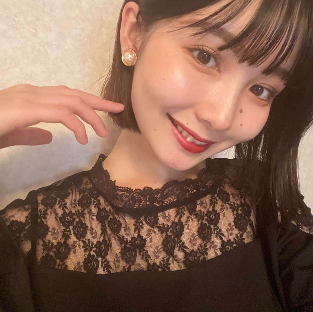 志茂彩奈さんのインスタグラム写真 - (志茂彩奈Instagram)「いきなりどデカな自撮りと共に みなさんこんばんは〜！🕺  昨日は私の強敵である毛量を少なくするために 美容院に行ってきました🏃‍♀️💨  以前は伸ばすと宣言したのですが、、ごめんなさいまた 勢いで切ってしまいました😭 でもこの髪型とても気に入りました！ 卒業式までにはロングになりたいので今回で 最後のカットです🥰笑  ロングがよかったと思っている方！ 「なんで切ったん？！」 「ロングの方が絶対よかった！」 は禁句でお願い致します☺️笑  本日もたくさんの　#しもぽち　ありがとうございました🙇‍♀️✨ 報告が来るたびにルンルンです！！ 明日もまたしもぽちしよ！って思って頂けるよう頑張ります💪  たくさんの応援本当に感謝しております✨ ・ ・ #ミスキャンパス同志社女子2020 #ミス同女 #ファイナリスト #ミスキャンパス #しもぽち #ボブ#ミニボブ」10月11日 22時33分 - nayaas___