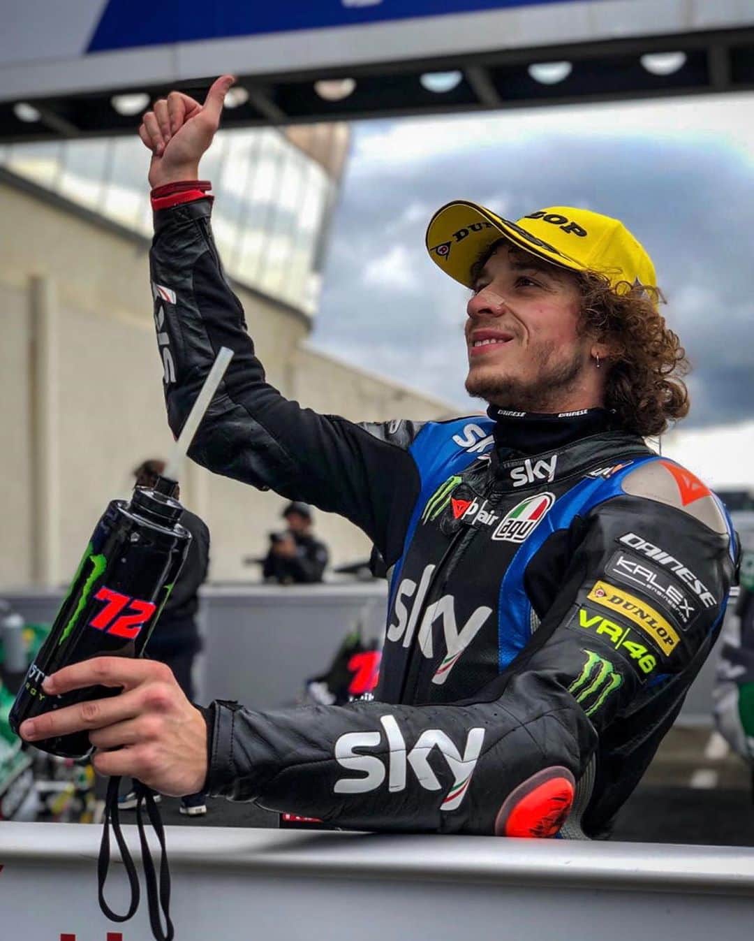 MotoGPさんのインスタグラム写真 - (MotoGPInstagram)「@sam.lowes22 is back on top of the rostrum for the first time since Aragon 2016!! 🥇👏 #SwipeLeft ⬅️ to feel the emotion of the #Moto2 podium boys at parc fermé! 🤩 #FrenchGP 🇫🇷」10月11日 22時41分 - motogp