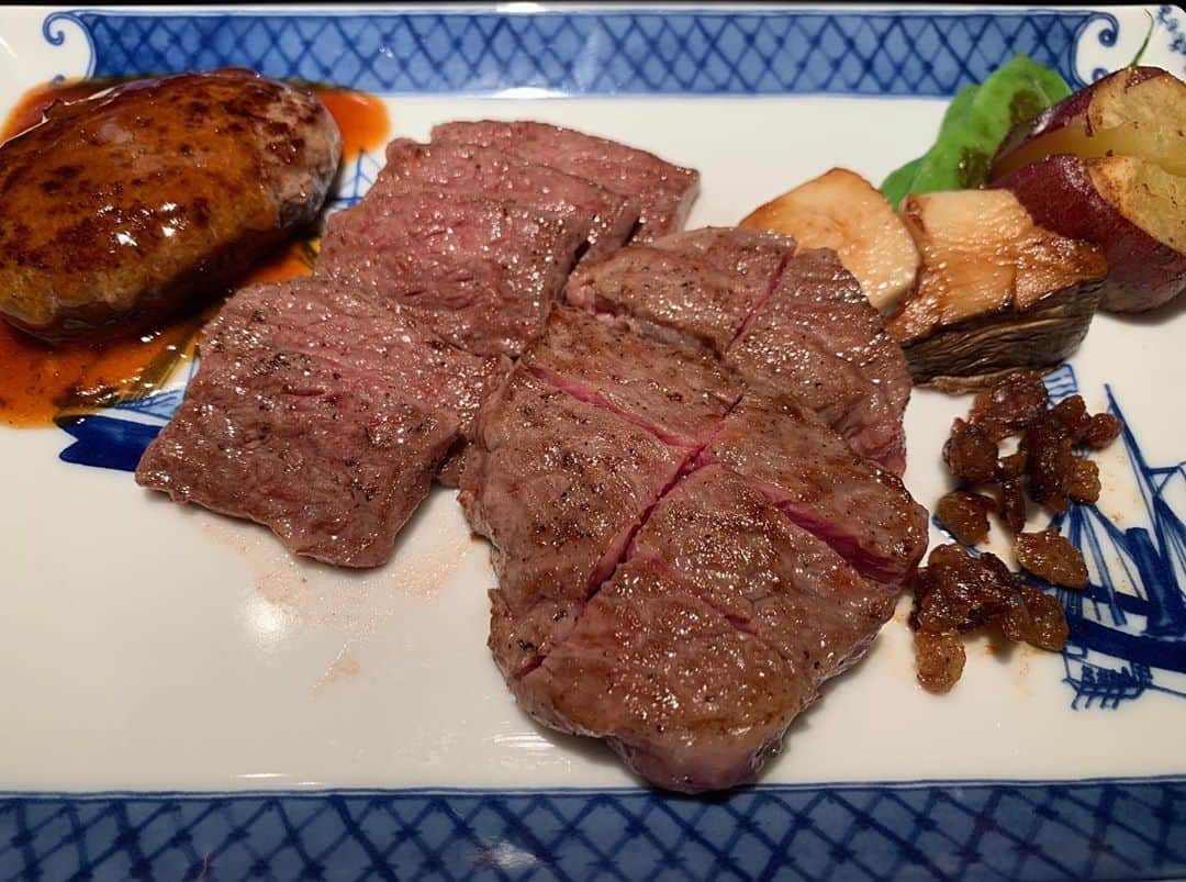 村上奈菜さんのインスタグラム写真 - (村上奈菜Instagram)「どうしてもステーキが食べたくて 「鉄板焼き よこはま」に行ってきた🤤 お肉が本当〜〜に柔らかくて一口一口美味しさを噛みしめました💯♡しあわせ #横浜」10月11日 22時42分 - murakami__nana