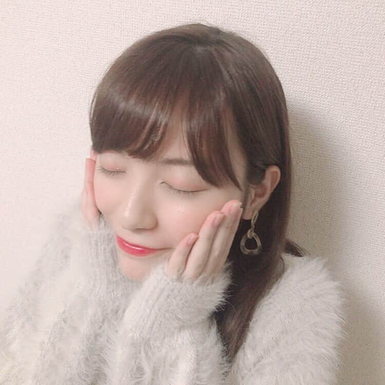 福井姫奈さんのインスタグラム写真 - (福井姫奈Instagram)「皆さんこんばんは🤍 最近は寒い日が続いていたので、この間もこもこデビューしました🐏このニットはふわふわでめっちゃ気持ちいい〜♪皆さん体調には気をつけて、過ごしてくださいね✨  いつも応援して頂き、ありがとうございます！本日も皆さんの貴重な1票を頂けたら嬉しいです🙇‍♀️ ▶️プロフィールのURLかハイライトに載せてあるQRコードを読み取って頂くと、投票できます！よろしくお願いします✨  #ミスミスター駒澤コンテスト2020 #ミス駒澤#ミスコン#女子大生#サロンモデル#サロモ募集#ニット」10月11日 22時42分 - hina__.1223