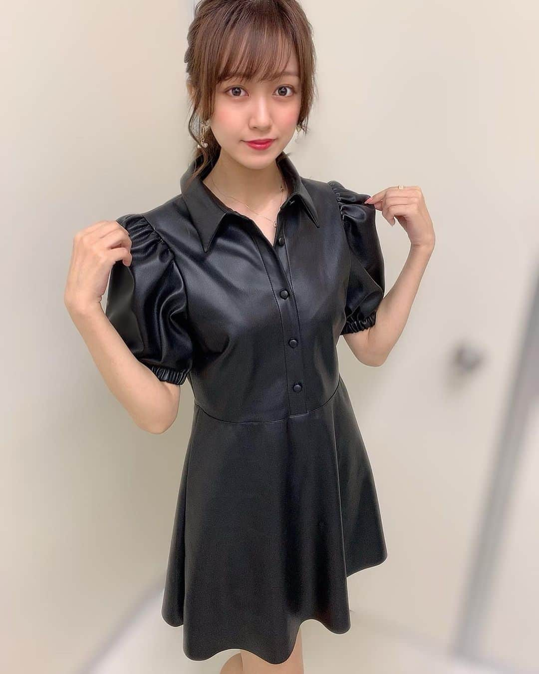 三田萌日香さんのインスタグラム写真 - (三田萌日香Instagram)「テーマ  いけてる大学生👗🖤爆笑  #idol #アイドル #ヘアアレンジ #ヘアスタイル #fff」10月11日 22時44分 - _m_m_monika