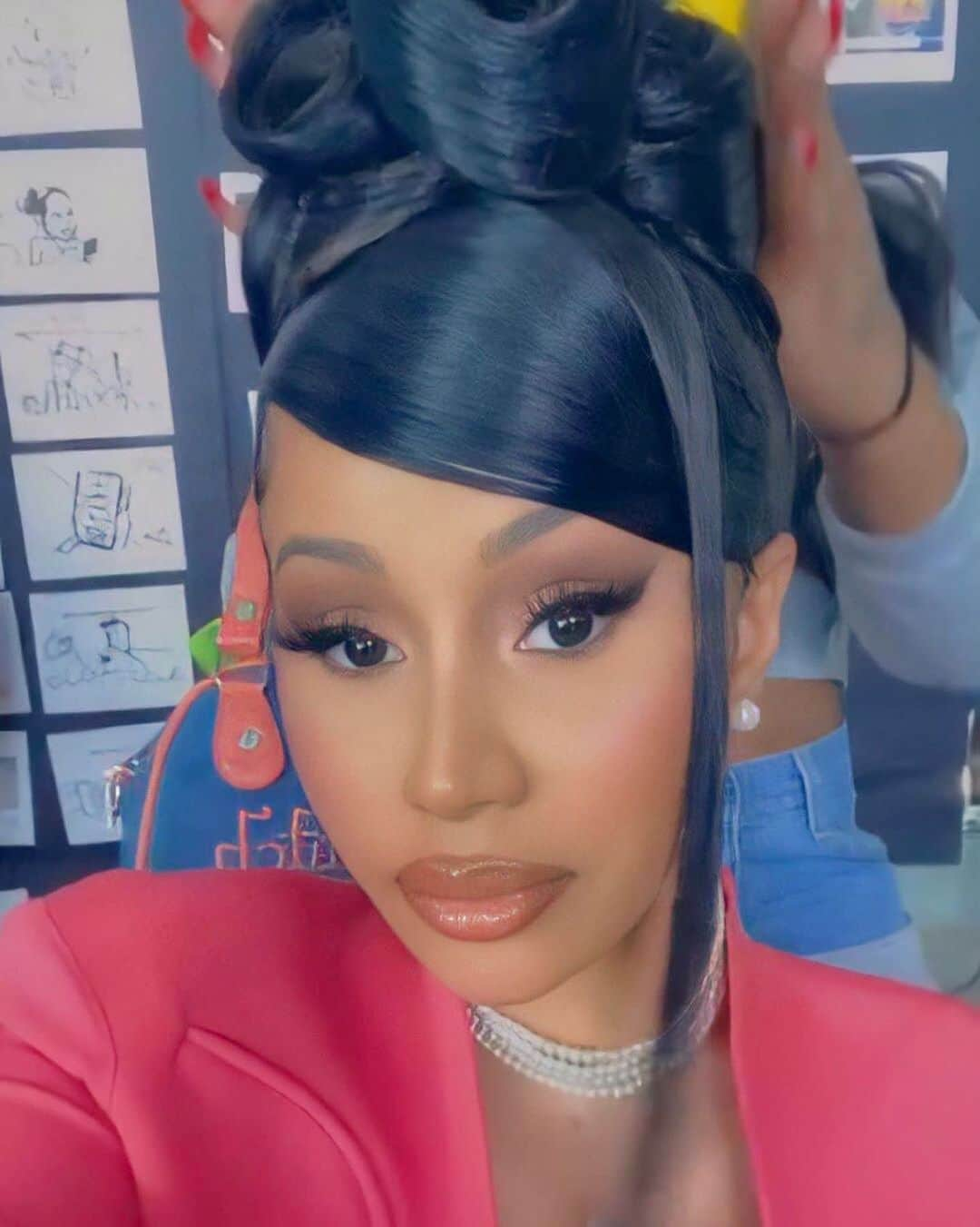 パット・マグラスさんのインスタグラム写真 - (パット・マグラスInstagram)「CARDI B-EAUTIFUL ⚡⚡⚡ So much birthday love to the SINGULAR and SENSATIONAL @iamcardib. KISSES to @erika_lapearl_mua for this DIVINE look on Cardi, featuring #MTHRSHP Mega: Celestial Divinity Eye Palette, #MatteTrance Lipstick shade '1995' & #LUST Gloss shade 'PEACH PERVERSION.' Mother loves a Libra! Pat xx⁣ —⁣ #PMGHowTo⁣ EYES⁣ — Blend a wash of ‘VENUSIAN ORCHID’ eye shadow all over the lid & through the crease⁣ — Add depth to the outer corner with ‘MAJOR MAHOGANY’ eye shadow & extend outwards⁣ — Emphasize the lid & inner corner with ‘COSMIK’ eye shadow ⁣ — Line the lash line with Perma Precision Liquid Eyeliner & extend into a wing⁣ — Define the lower lash line with PermaGel Ultra Glide Eye Pencil in ’BLK COFFEE’ & use a small detail brush to soften the pencil⁣ — Apply Dark Star Mascara & false lashes⁣ ⁣ LIPS⁣ — Use a lip brush to apply ‘1995’ MatteTrance Lipstick to the lips⁣ — Finish with ‘PEACH PERVERSION’ Lust Gloss」10月11日 23時00分 - patmcgrathreal