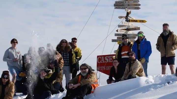 ヒュー・ジャックマンのインスタグラム：「My Aussie mates at #caseystationantarctic #73rdanare sent a special message ... (with a nod to @kingjames) #hermann #hiphiphooray ❄️🎉🏀🍸#tomorrowtoday」