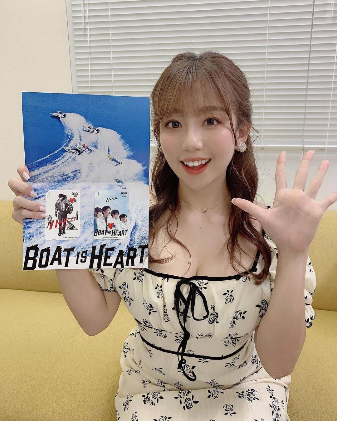 日野麻衣さんのインスタグラム写真 - (日野麻衣Instagram)「BSフジ『ハートビートボート』 ありがとうございました🥰  丸亀4Rイチオシボックス 的中で和歌子さんと並んで今日のトップ賞頂きました🧡 今回から、穴の予想も入れました✨  これからも楽しくトップ賞狙いたいです🤴楽屋にあったカレンダー10月は昨日トーキョーベイカップ優勝された瓜生選手でした⛵️ . . #ボートレース #丸亀 #浜名湖 #マスターズリーグ #グラビアアイドル #グラビア #ハートビートボート」10月11日 23時03分 - hinomaiofficial