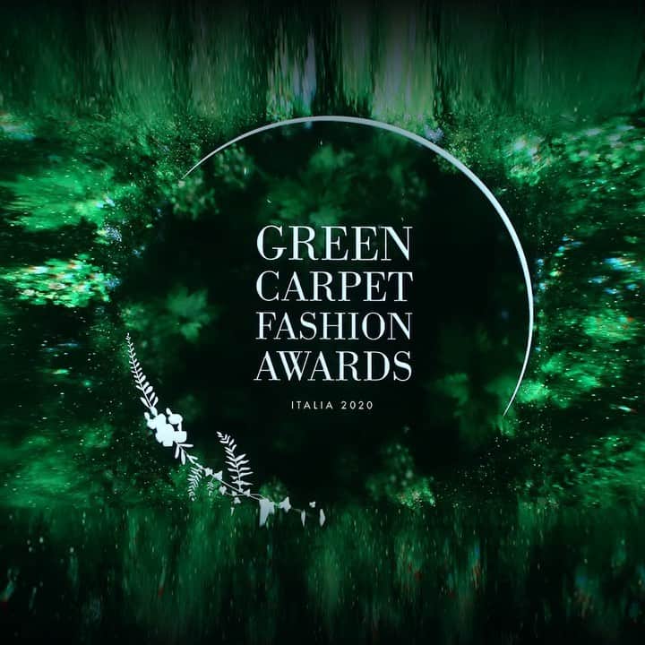 フー・ビンのインスタグラム：「Green Carpet Fashion Awards last night has brought from La Scala to the Shanghai Tower. At this very crucial moment in 2020, it has so much meaning and impact into our future. Big thank you to @cameramoda and @ecoage for inviting me into such a great event! Let’s together protect our planet and support sustainability and refashion the world!  #hubing #GCFAItalia @cameramoda #EcoAge #sustaiablefashion #reusable  #후빙 #胡兵 #フービン #胡兵时尚观点 #胡兵全球Go」