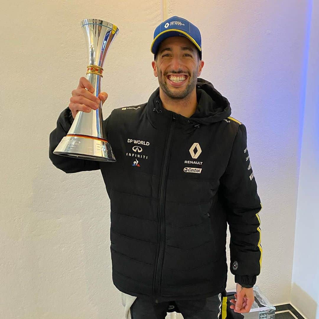 ダニエル・リカルドさんのインスタグラム写真 - (ダニエル・リカルドInstagram)「Backstage happiness right now 🏆」10月11日 23時14分 - danielricciardo