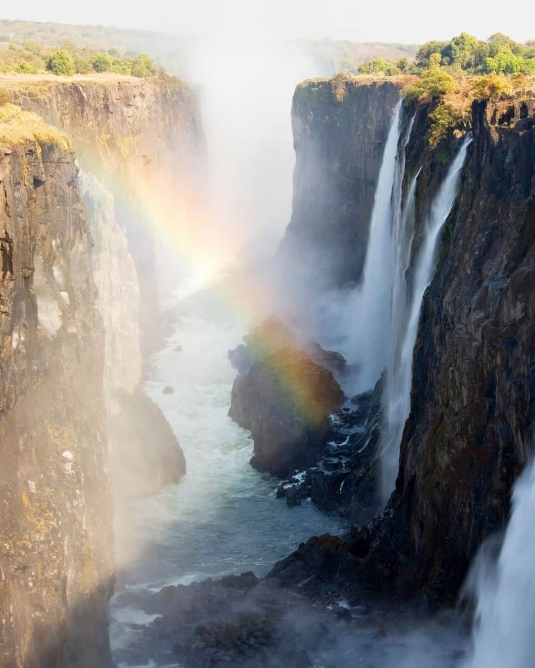 Discoveryさんのインスタグラム写真 - (DiscoveryInstagram)「Some of the earth’s most majestic creations:  * Victoria Falls, Zimbabwe * Gullfoss Falls, Iceland  * Angel Falls, Venezuela  #waterfalls #victoriafalls #gullfossfalls #angelfalls #exploremore #majestic_earth」10月11日 23時30分 - discovery