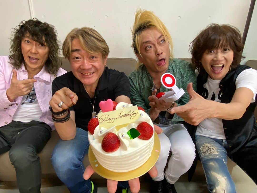 田村直美のインスタグラム：「楽しかったねー❣️ 田村直美Live among friends AUT2020 北島健二(Gt) 野村 義男(Gt) DIE(key)  みんなで音鳴らすのサイコーに楽しかったし よしおさんのBDも早々ですがお祝いできたし😆 今日もありがとね  くねくねラーメンありがとう🍜」