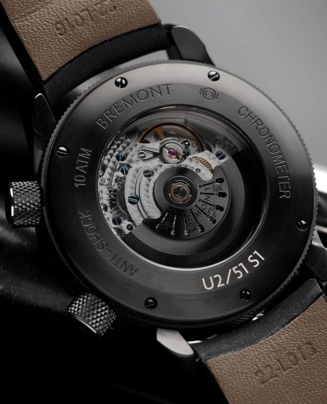 ブレモンさんのインスタグラム写真 - (ブレモンInstagram)「The U-2/51-JET boasts sturdy mechanics as well as striking aesthetics.⁠⠀ ⁠⠀ To protect the U-2/51-JET, Bremont has incorporated a unique rubberised movement mount to enclose the inner workings of your watch. A flexible ring then connects the mount to the outer case, absorbing shocks and allowing the inner case and movement to float.⁠⠀ ⁠⠀ Tap to discover the origin of the 'JET' colouring.⁠⠀ ⁠⠀ #bremont #bremontwatches #aviation #britishmade #british #britishengineering #pilot #pilotwatch #luxurywatch #aircraft #ww1 #worldwar1 #military #militarywatch #testedbeyondendurance」10月11日 23時40分 - bremontwatches