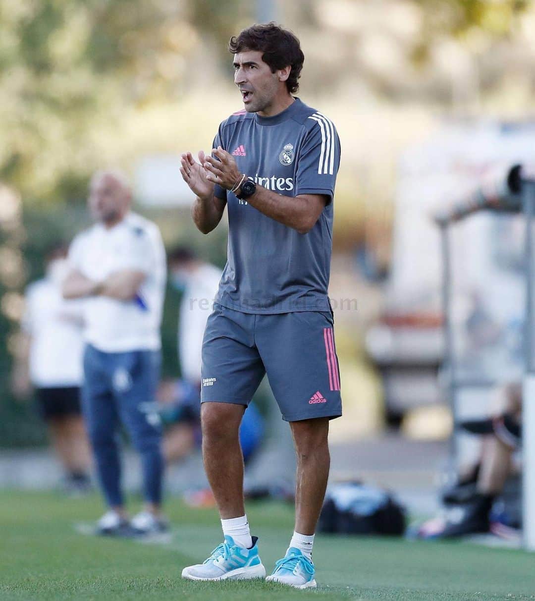 ラウル・ゴンサレスのインスタグラム：「Preparados para la nueva temporada!! Hala Madrid😁💪🏻🚀」