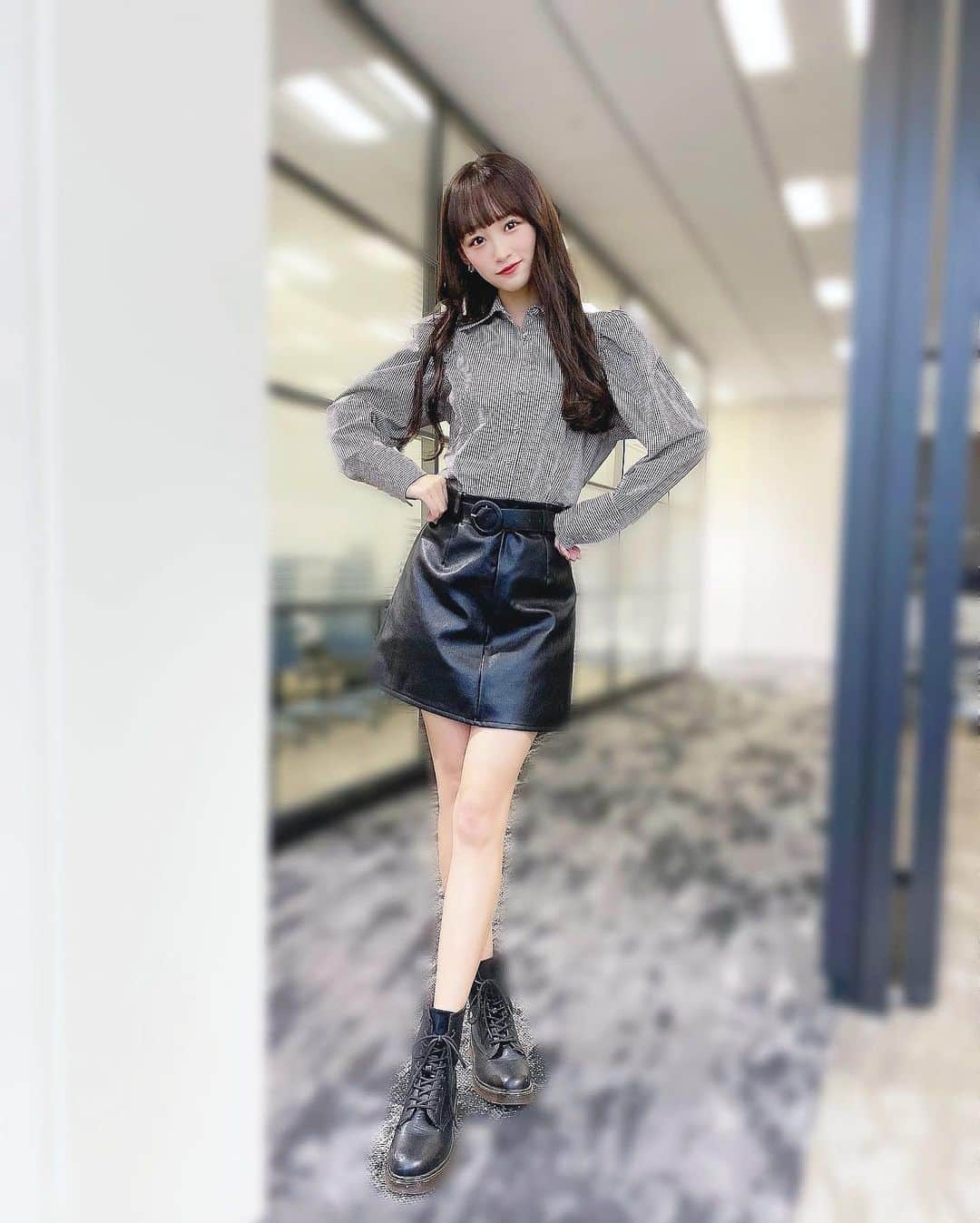 音嶋莉沙さんのインスタグラム写真 - (音嶋莉沙Instagram)「オンラインお話会ありがとうございました😊﻿ ﻿ 始まるまでドキドキしていたんですが﻿ だんだん楽しくなっていってあっという間でした…！！﻿ ﻿ こういう状況の中で、なかなか直接お会いすることは 難しいけど…﻿ オンラインという新たな形でみんなと繋がることが出来て想いを伝え合うことが出来るのって幸せ💕﻿ ﻿ もっと、お話したかったよ〜🥺﻿ 次は、11月！！﻿ また、お話できますように…💭﻿ ﻿ ﻿ 👗Risaコーデ👗﻿ tops♥ @zara ﻿ bottoms♥ @grl_official ﻿ shoes♥ @drmartens_japan ﻿ ﻿ トップスの袖がパフスリーブになっている﻿ デザインがポイント☝️﻿ ﻿ 全身は、映らなかったけど﻿ 写真撮ったからみてみてね〜﻿ ﻿ ﻿ ﻿ ﻿ #オンラインお話会 #私服 #Risaコーデ﻿ #zara #grl #秋コーデ」10月11日 23時48分 - otoshima_risa