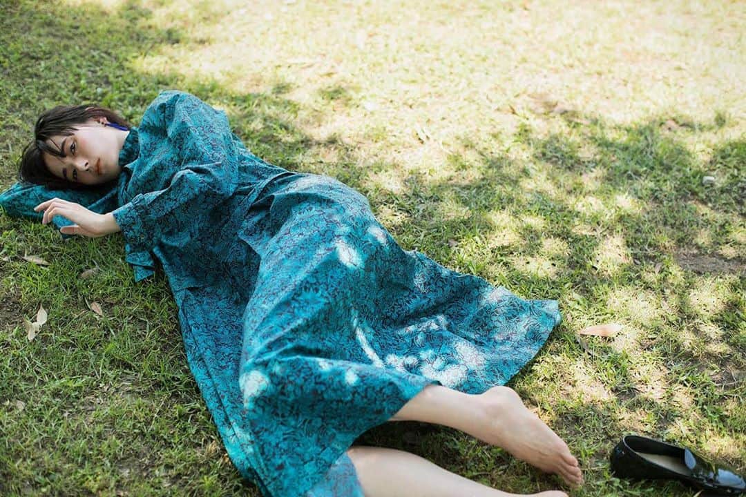 風間ゆみえのインスタグラム：「@la_marine_francaise_official  "Liberty" director's editionのドレス この鳥と植物のプリントとブルーグリーンのフラワープリントは あと少しあります」