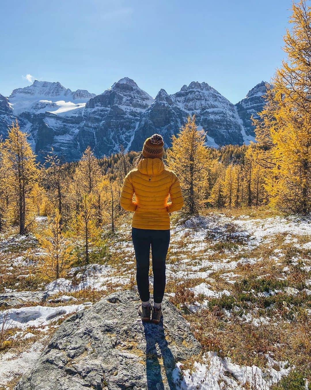 のインスタグラム：「Yep, you're seeing that correctly 🍂☃️  📷: @bremirynech   Shoes: Women's Terradora Waterproof Mid」