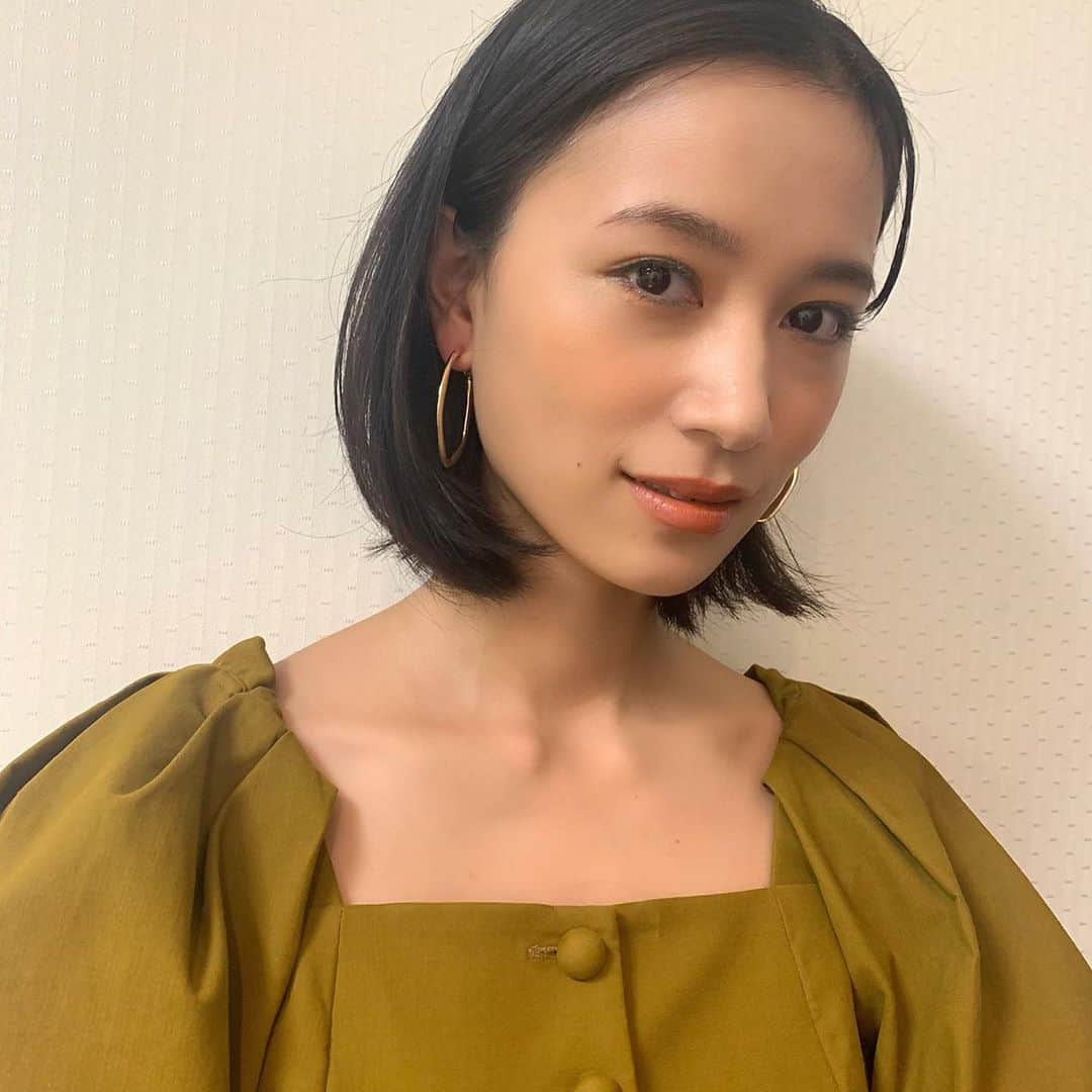 山口りさのインスタグラム：「@takahashiyu.official   辛子色とカーキの👀ライン」