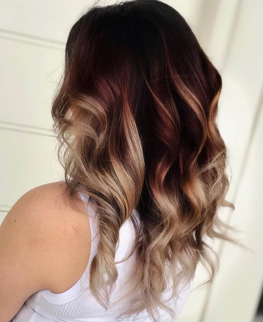 CosmoProf Beautyさんのインスタグラム写真 - (CosmoProf BeautyInstagram)「Fall inspired ombré🍂⁣⁣ ⁣⁣⁣ @badashhairstudio colored using @chihaircare Ionic Permanent Shine Crème Hair Color.⁣⁣ ⁣⁣⁣ Formulas:⁣⁣⁣ Base: 3N⁣⁣⁣ Midshaft: 1:1 6RR & 4N⁣⁣⁣ Ends: 9A⁣⁣⁣ ⁣⁣ October 10th-18th, B1G1 FREE when you buy 2 or more CHI Ionic Permanent Shine Crème Hair Color shades at #cosmoprofbeauty where you are #licensedtocreate⁣⁣ ⁣⁣ #repost #chihaircare #farouksystems #ombrehaircolor #ombréhair ⁣⁣ #ombrehairstyle #fallhair #fallhaircolor #autumnhair」10月12日 0時23分 - cosmoprofbeauty