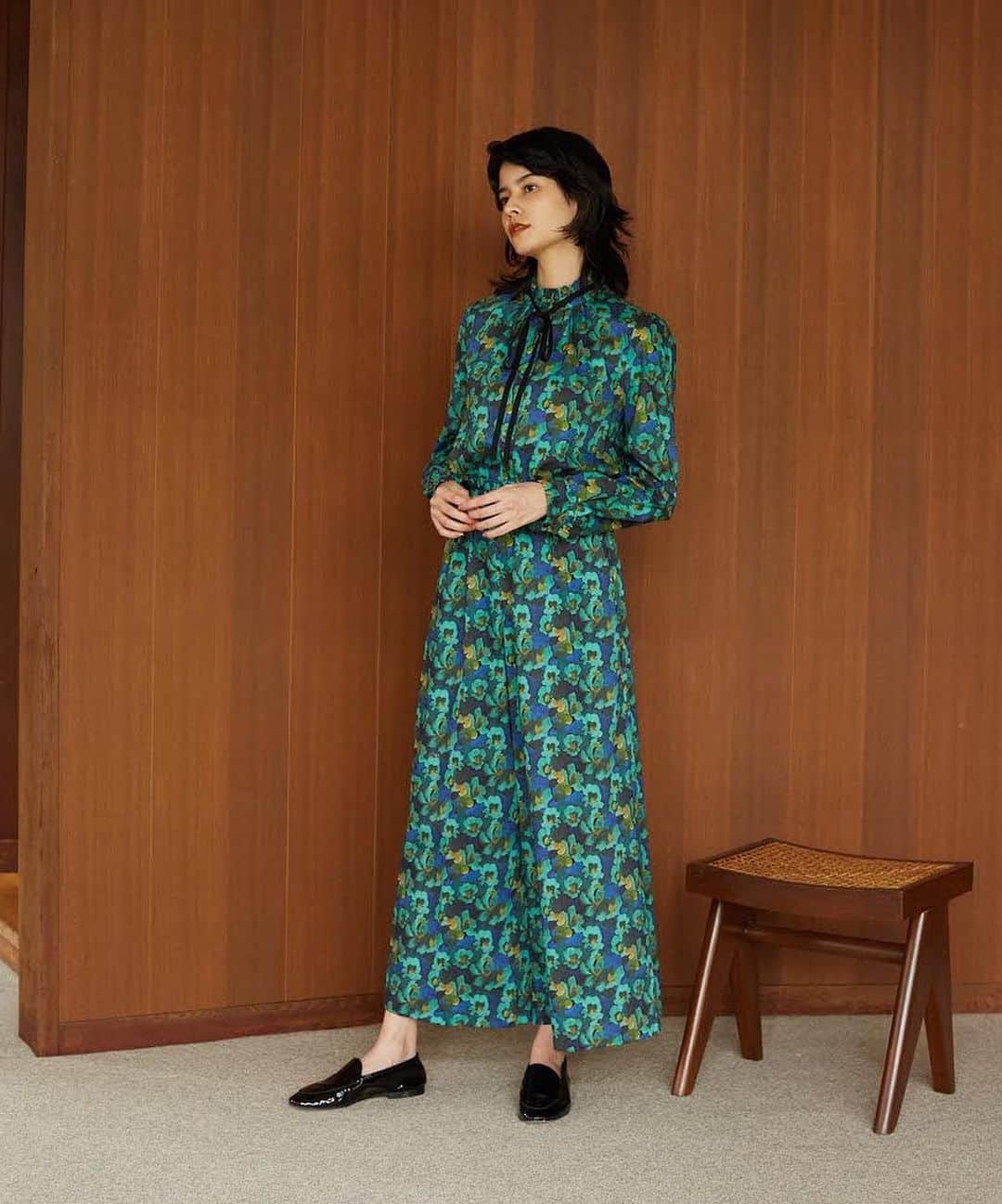 風間ゆみえのインスタグラム：「@la_marine_francaise_official  "Liberty" director's edition  リボンタイブラウスと イージーワイドパンツ  写真２枚目、３枚目は Libertyシリーズのオリジナルラインです‼︎  こちらもあわせて発売中‼︎  web完売していたらごめんなさい🙏 店舗にお問い合わせお願いします😊✨」