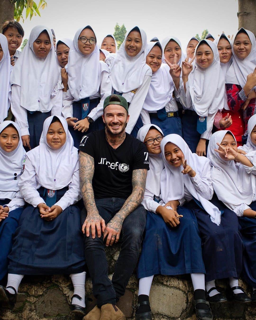 unicefさんのインスタグラム写真 - (unicefInstagram)「Yes! Thank you @davidbeckham for sharing this important message. All around the world, girls are taking charge - let’s listen to girls and follow their leadership as we continue building an equal world for every child. #regram⠀ ⠀ “All girls, wherever they are in the world, should have the chance to learn and to achieve their potential. Our daughters deserve just the same opportunities as our sons. Today on #DayoftheGirl we celebrate girls all around the world who are working hard to make a positive change in their lives and communities. @unicef #7Fund”」10月12日 0時30分 - unicef