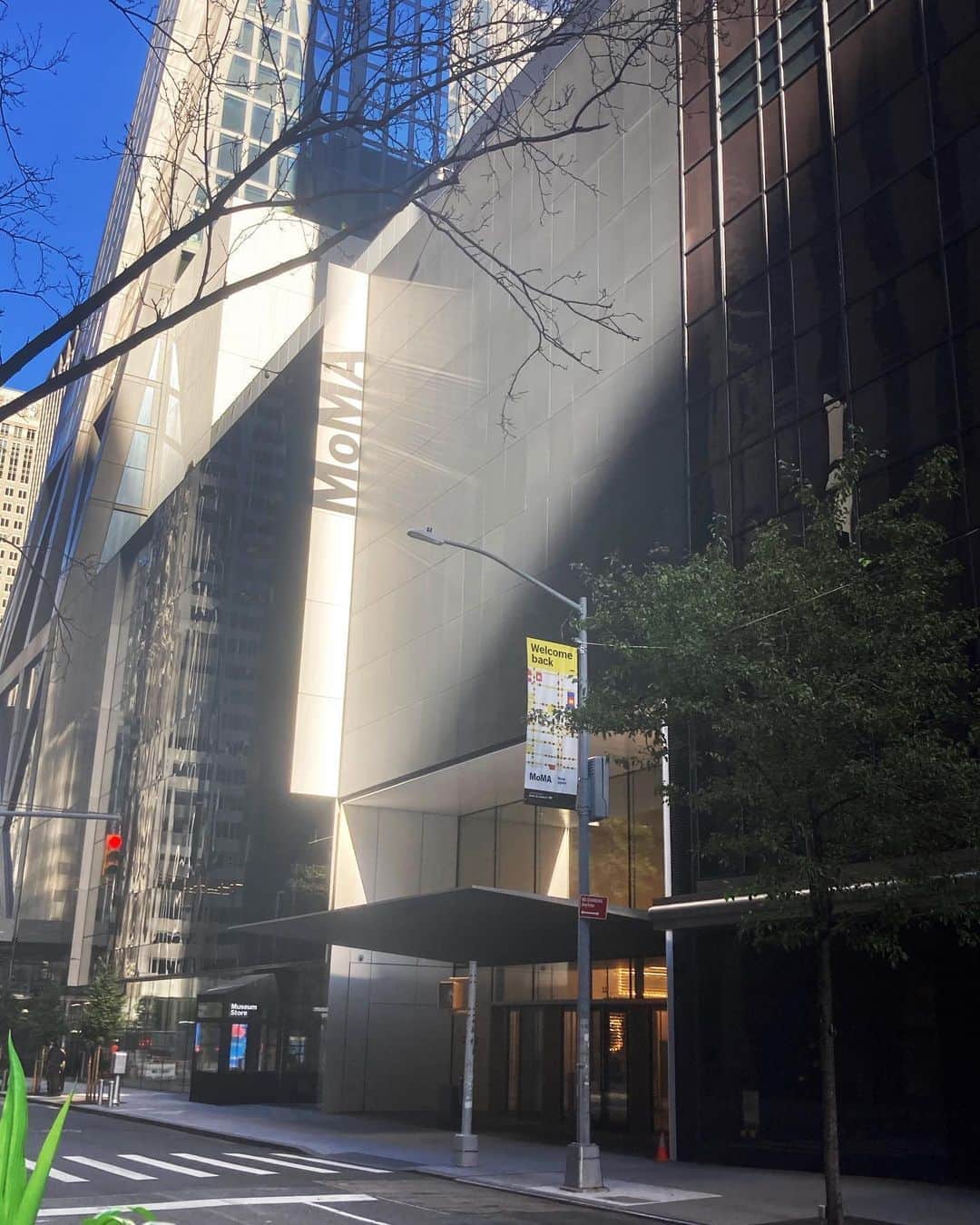 ニューヨーク近代美術館のインスタグラム：「Sunday mornings at MoMA 😎」