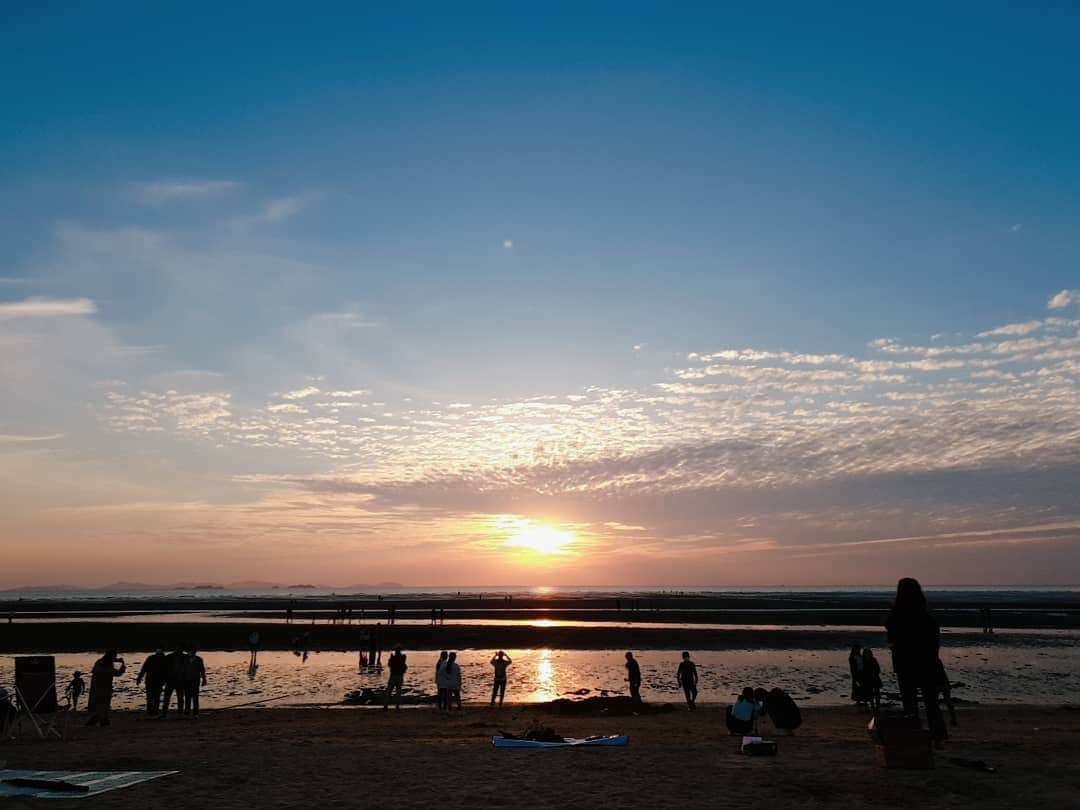ソン・ウンソのインスタグラム：「굿나잇♡  #SUNSET#서해#노을」