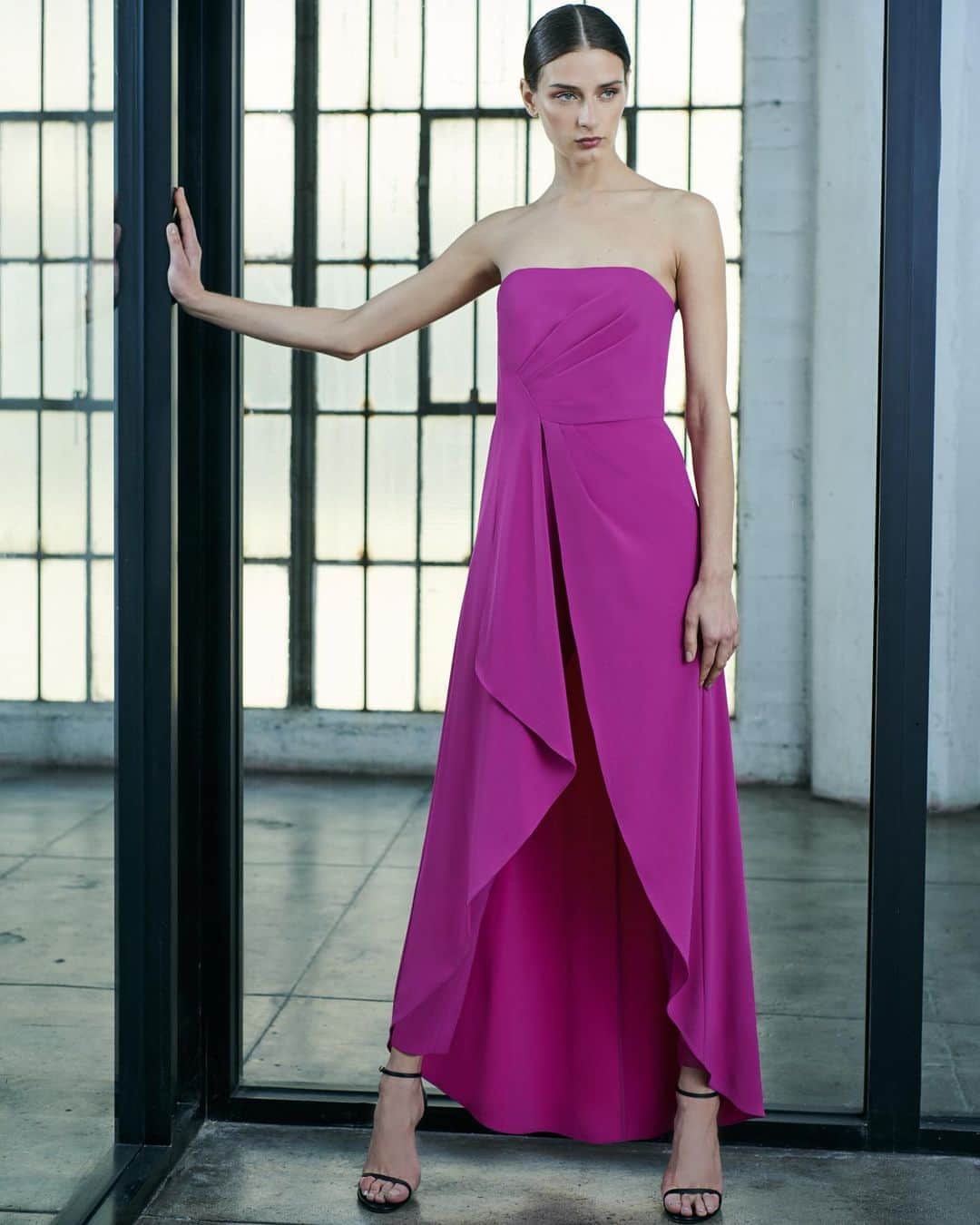 のインスタグラム：「Fall newness is here – discover on halston.com」