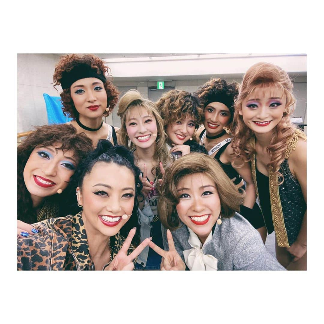 Shizukaさんのインスタグラム写真 - (ShizukaInstagram)「#ミュージカル #フラッシュダンス 最高最強の女子アンサンブル。 本当にこの人達は凄い。  男子も女子も アンサンブルの皆さんがいてくれるから 安心して頑張れていた。  稽古場でも本番中も 士気を上げてくれてありがとうございました！  みんなとのManhuntもPut It Onも 全部最高に楽しかった。」10月12日 0時42分 - shizuka_dream06